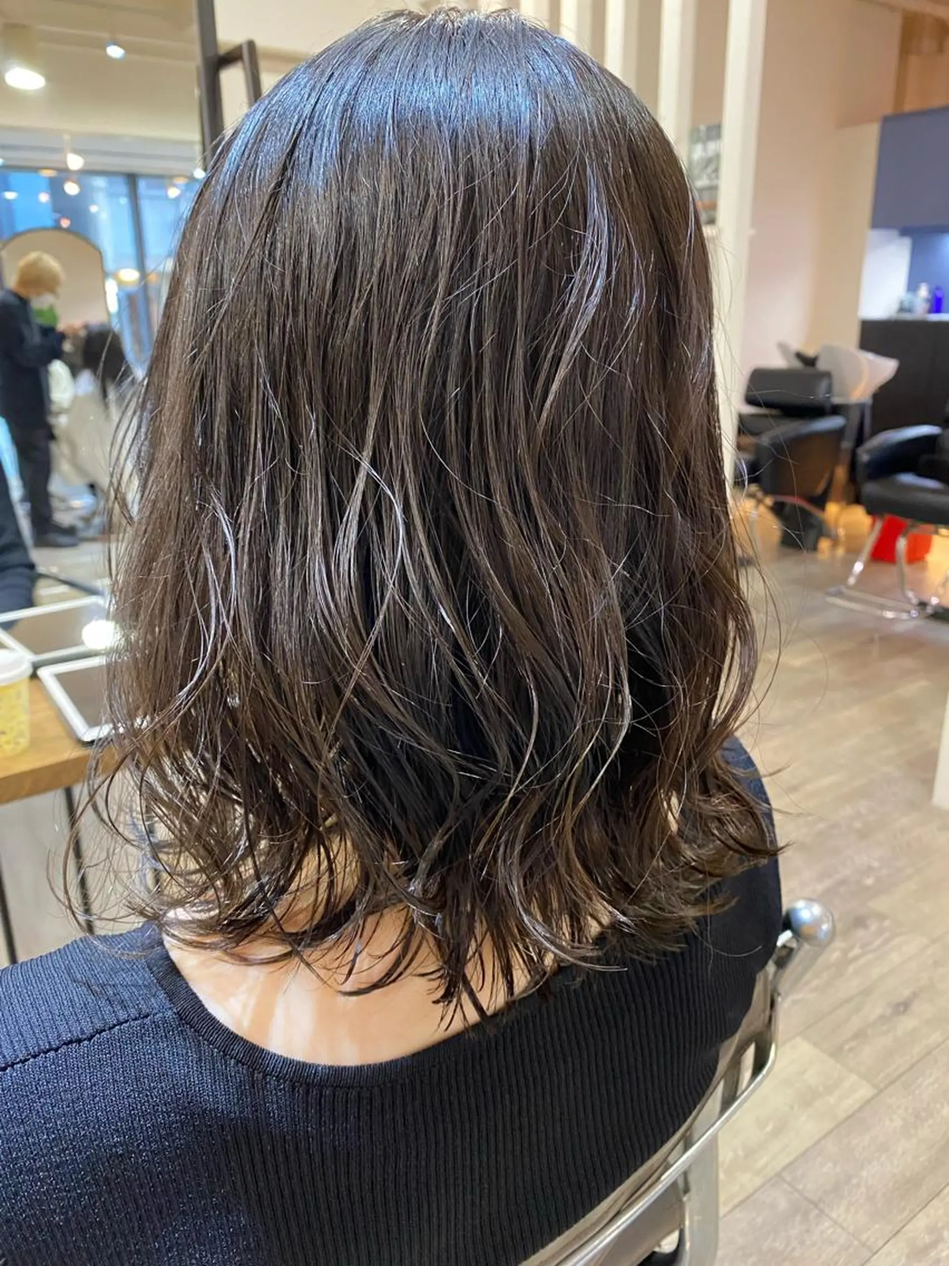 ミディアム W所属・小林 朋花のヘアスタイル