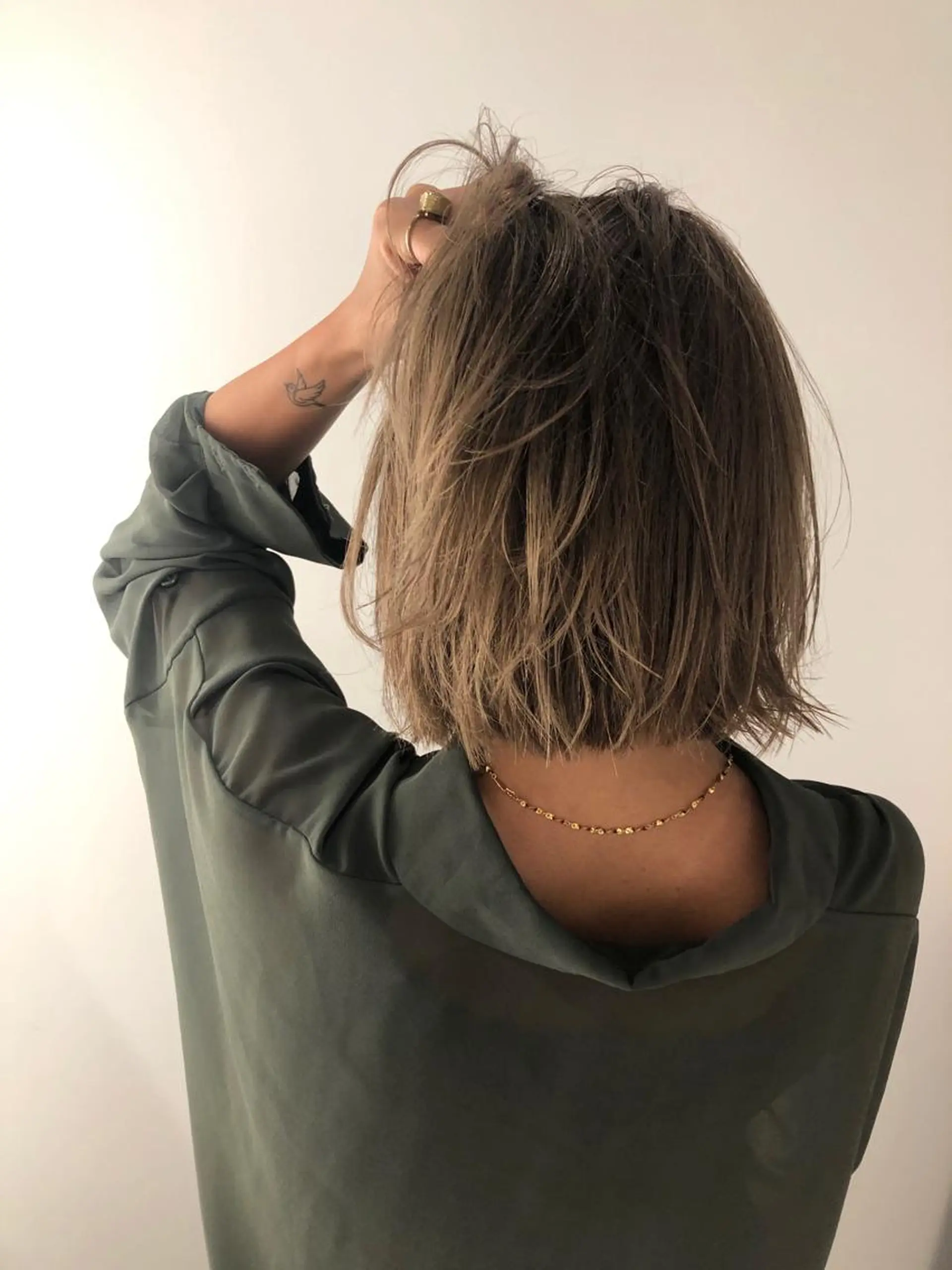 ミディアム カラー ベージュカラー ブロンド ブロンドベージュ ヘアカラー トリートメント 透明感カラー＊ レイヤー/清水大地のヘアスタイル