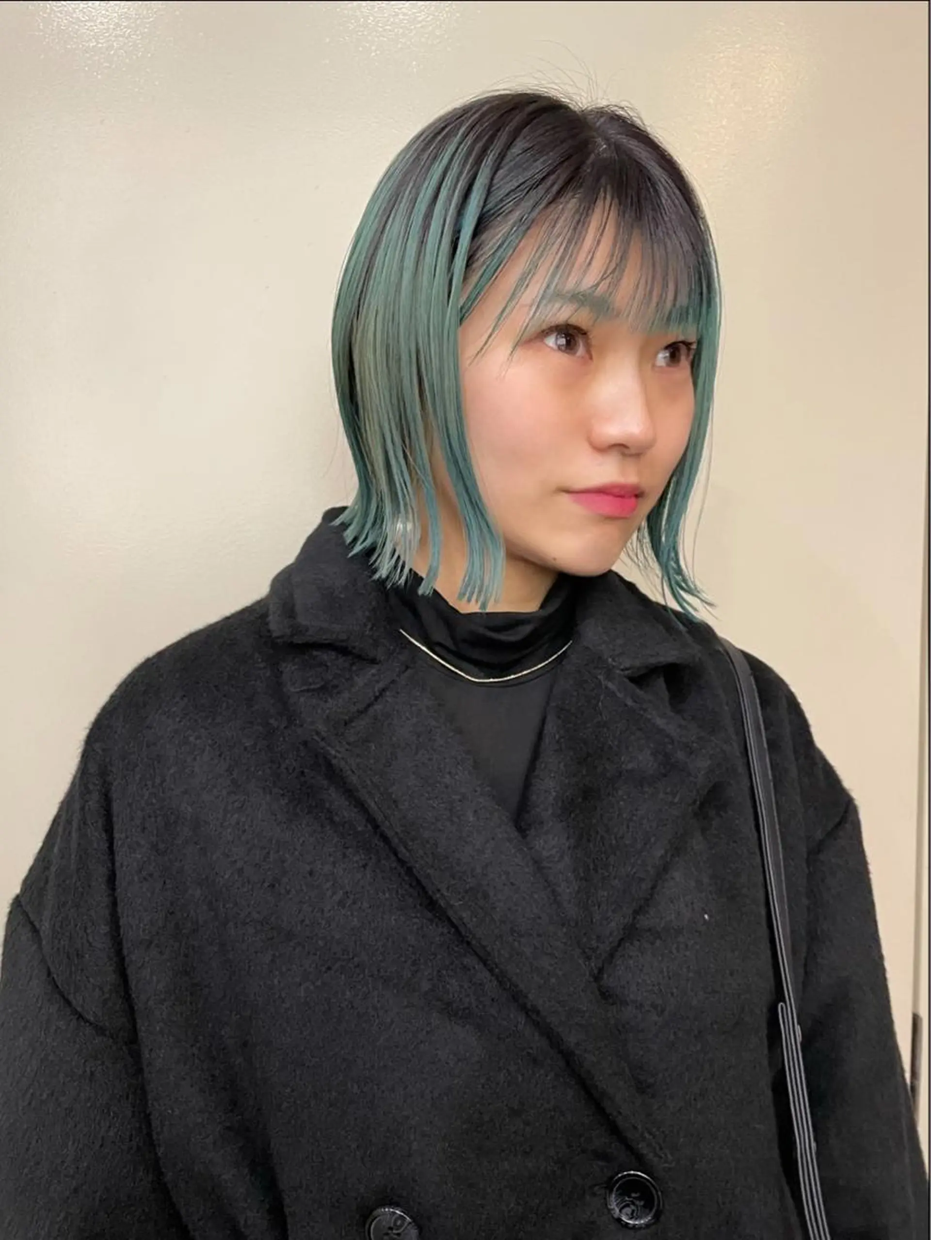ショート カラー オカモト ミユウのヘアスタイル