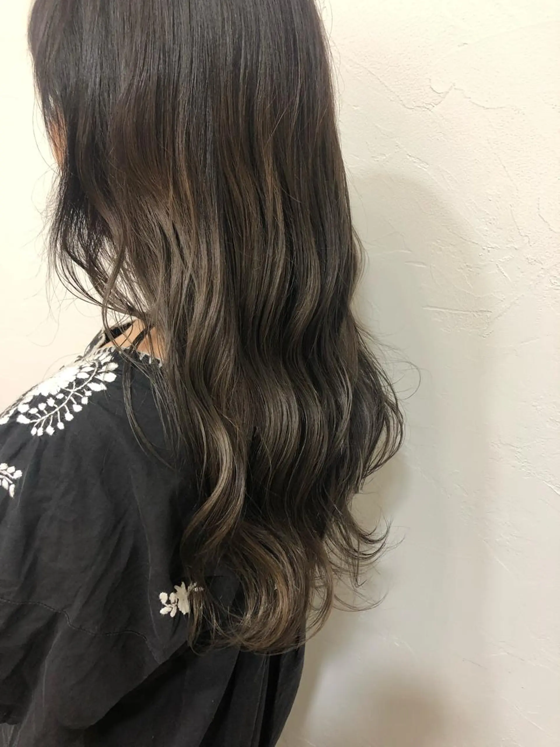 ロング カラー ブリーチ グラデーションカラー GLROW haruhiのヘアスタイル