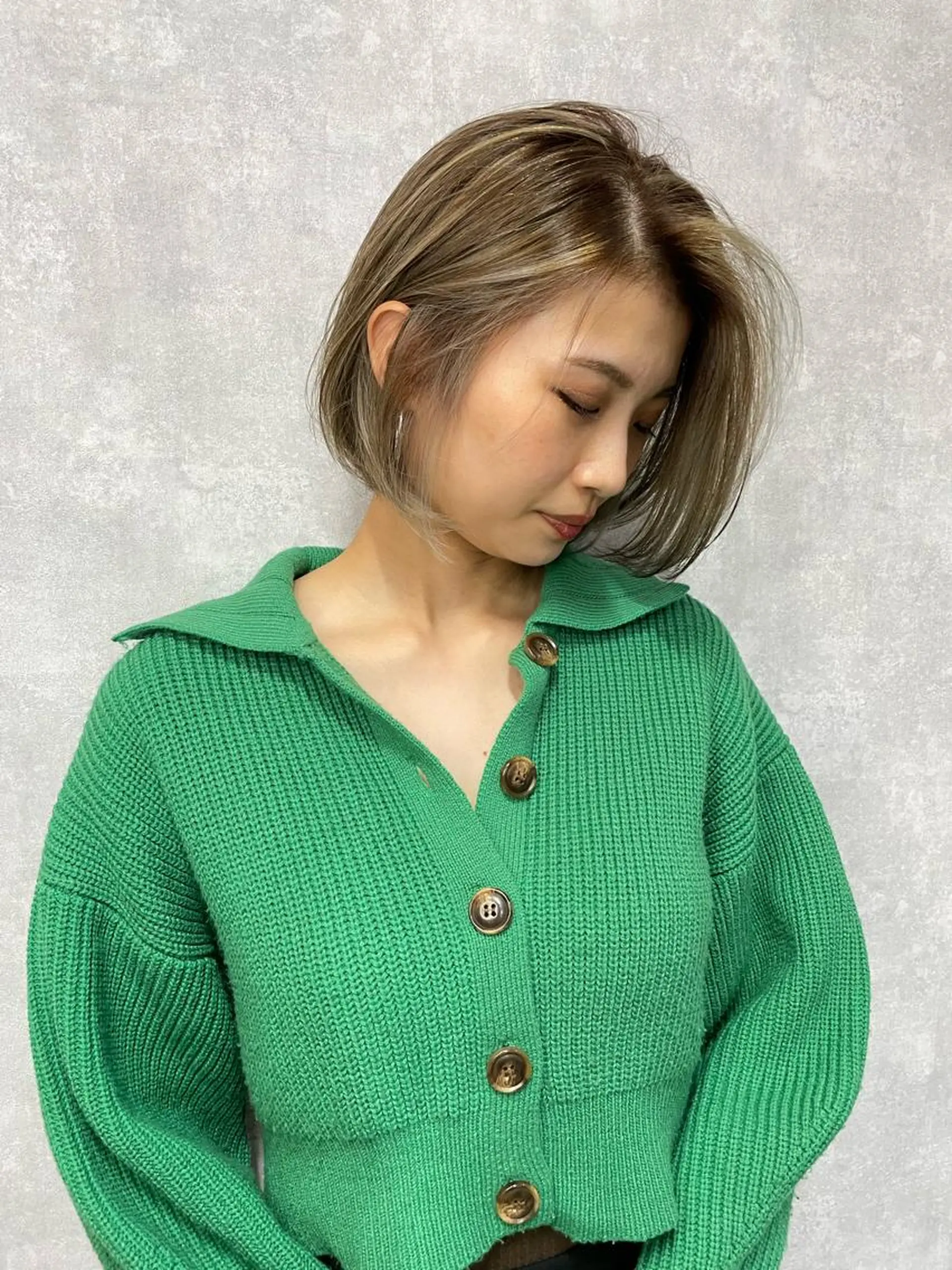 ショート 切りっぱなしボブ ショートボブ ハンサムショート 丸みショート アッシュ カット ヘアカラー トリートメント モテ髪/ボブ/ショー ト/アダチフウトのヘアスタイル