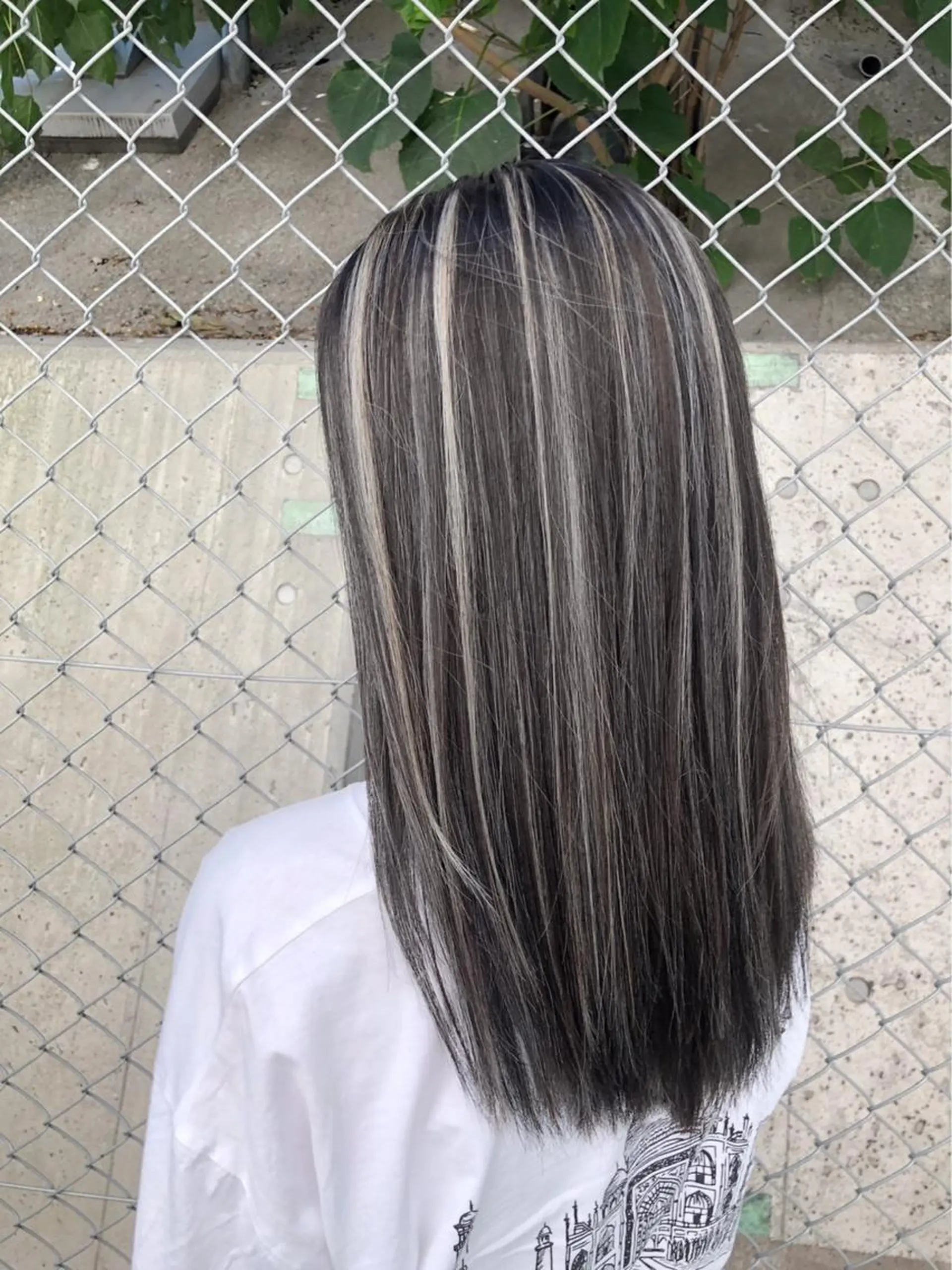 セミロング ハイライト ヘアカラー 圧倒的美髪ストレート ツダケイタロウのヘアスタイル