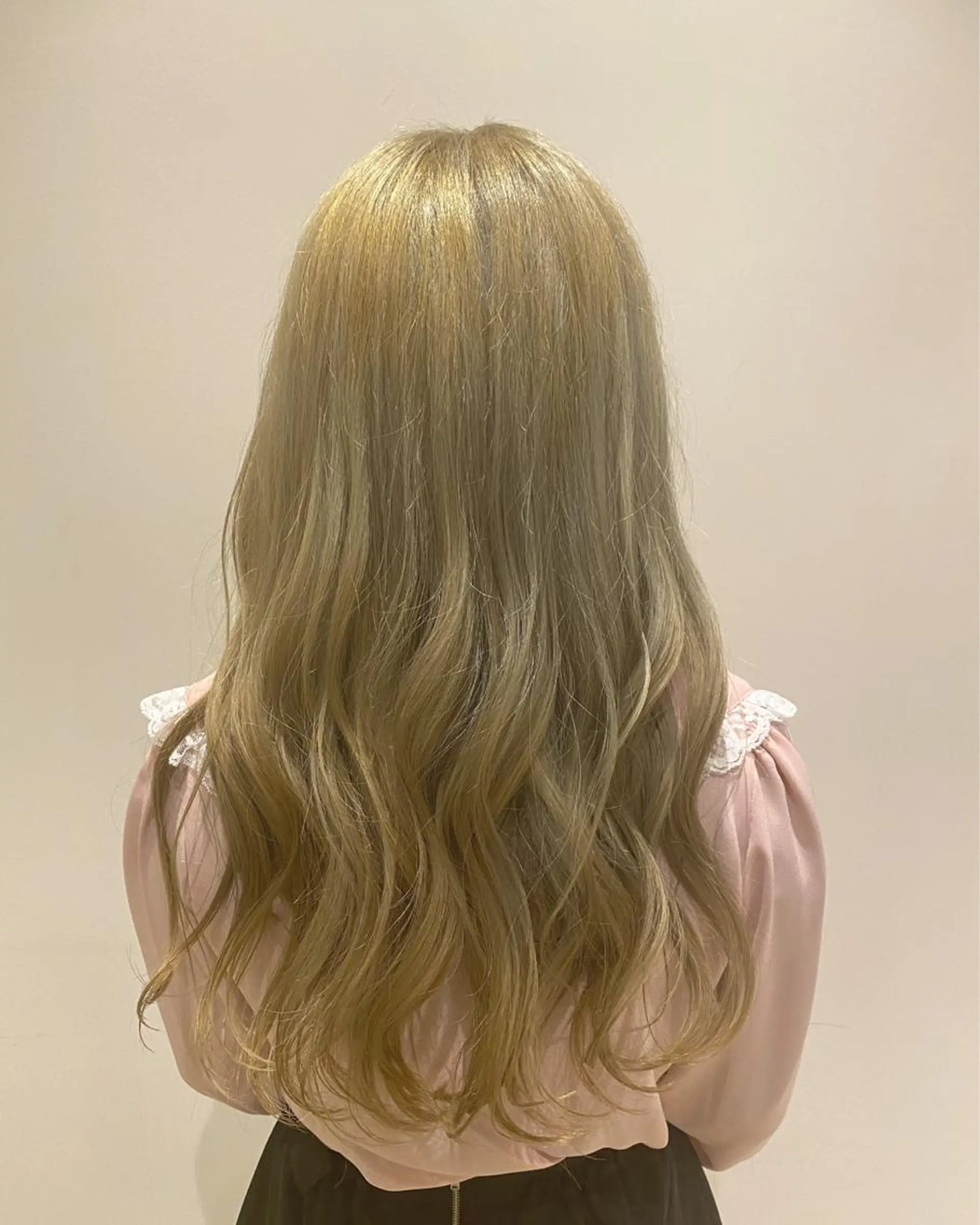 ロング カラー ベージュカラー ブリーチ 艶髪🌿美髪 大塚礼乃【西荻窪】のヘアスタイル