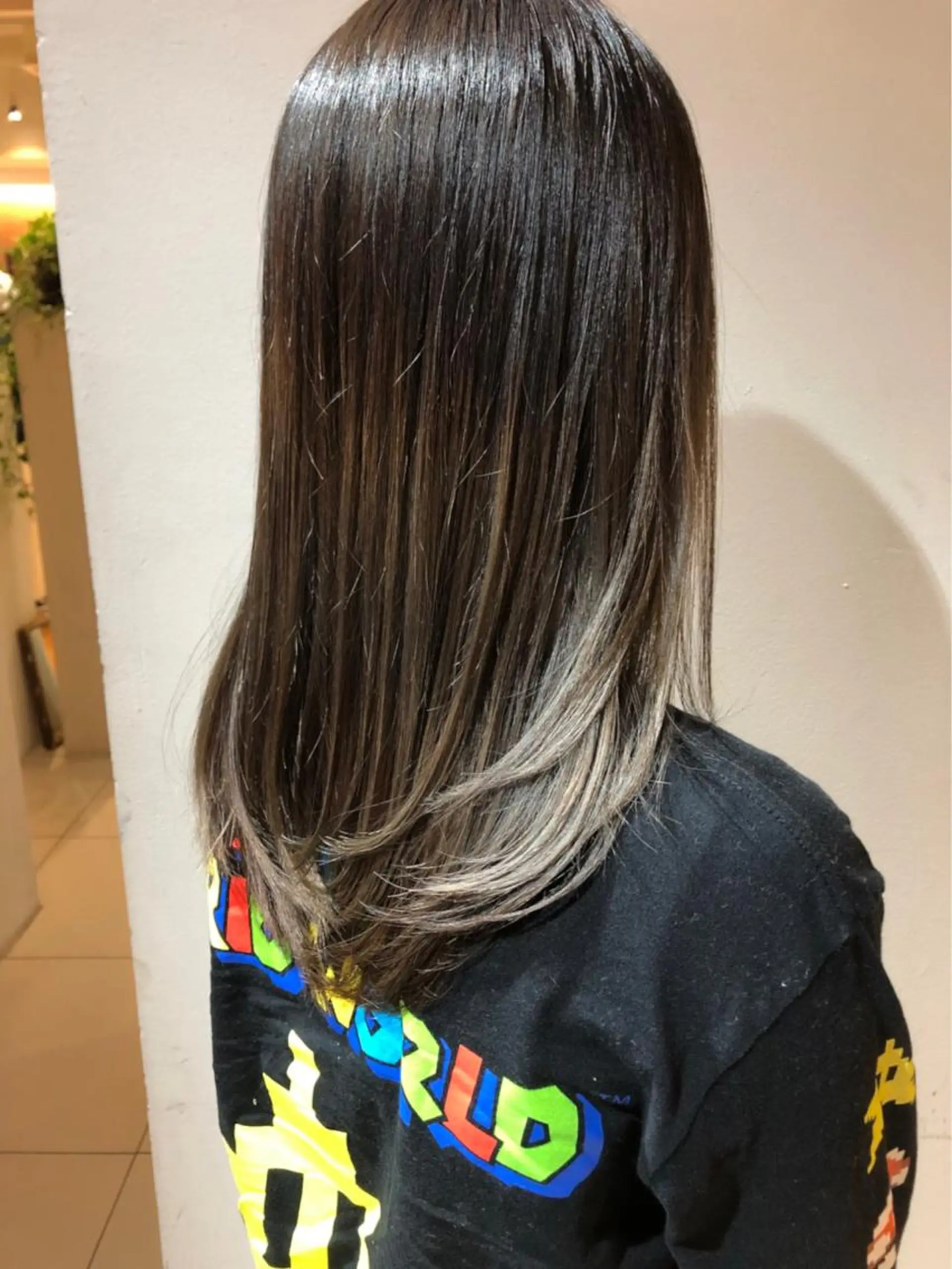 ロング 菅原リキヤ くびれレイヤーヘアのヘアスタイル