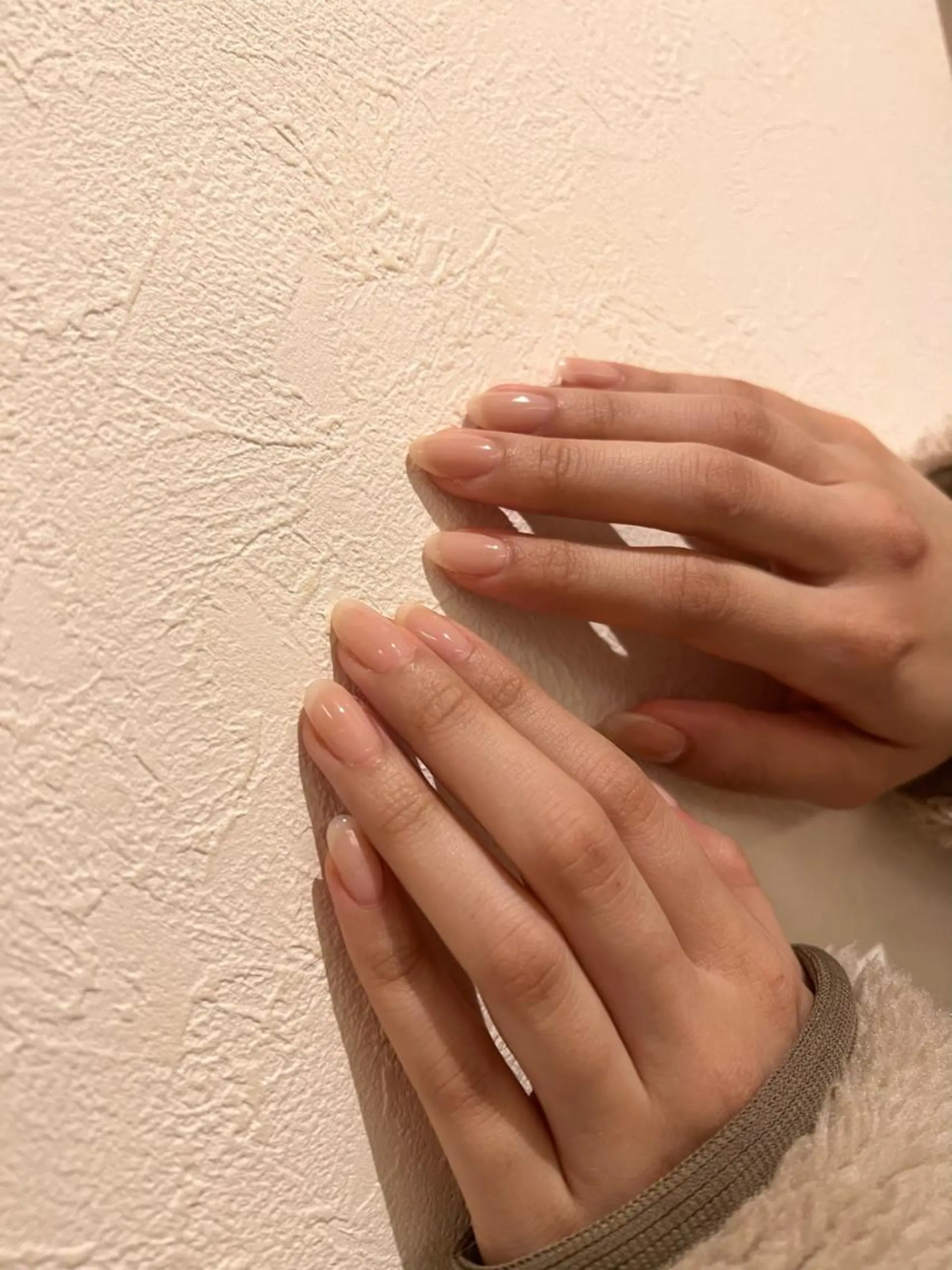 ミディアム ハンドネイル 𝐞𝐚𝐜𝐡 nanami🩰のネイルデザイン