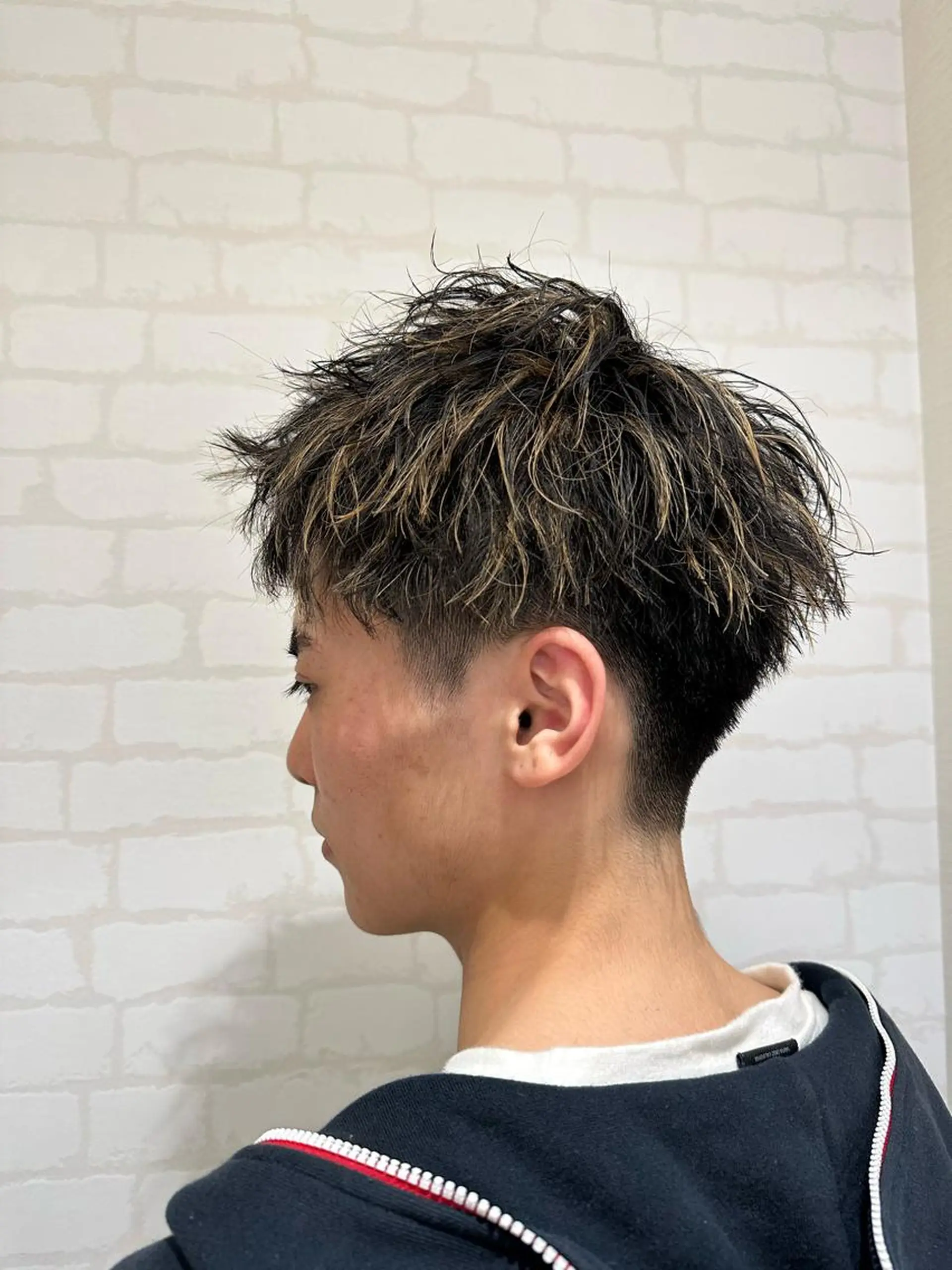 メンズ メンズハイライト カット ヘアカラー パーマ IwAsh中山所属・✂︎中山ブリーチ・ パーマ✂︎露木智也のヘアスタイル