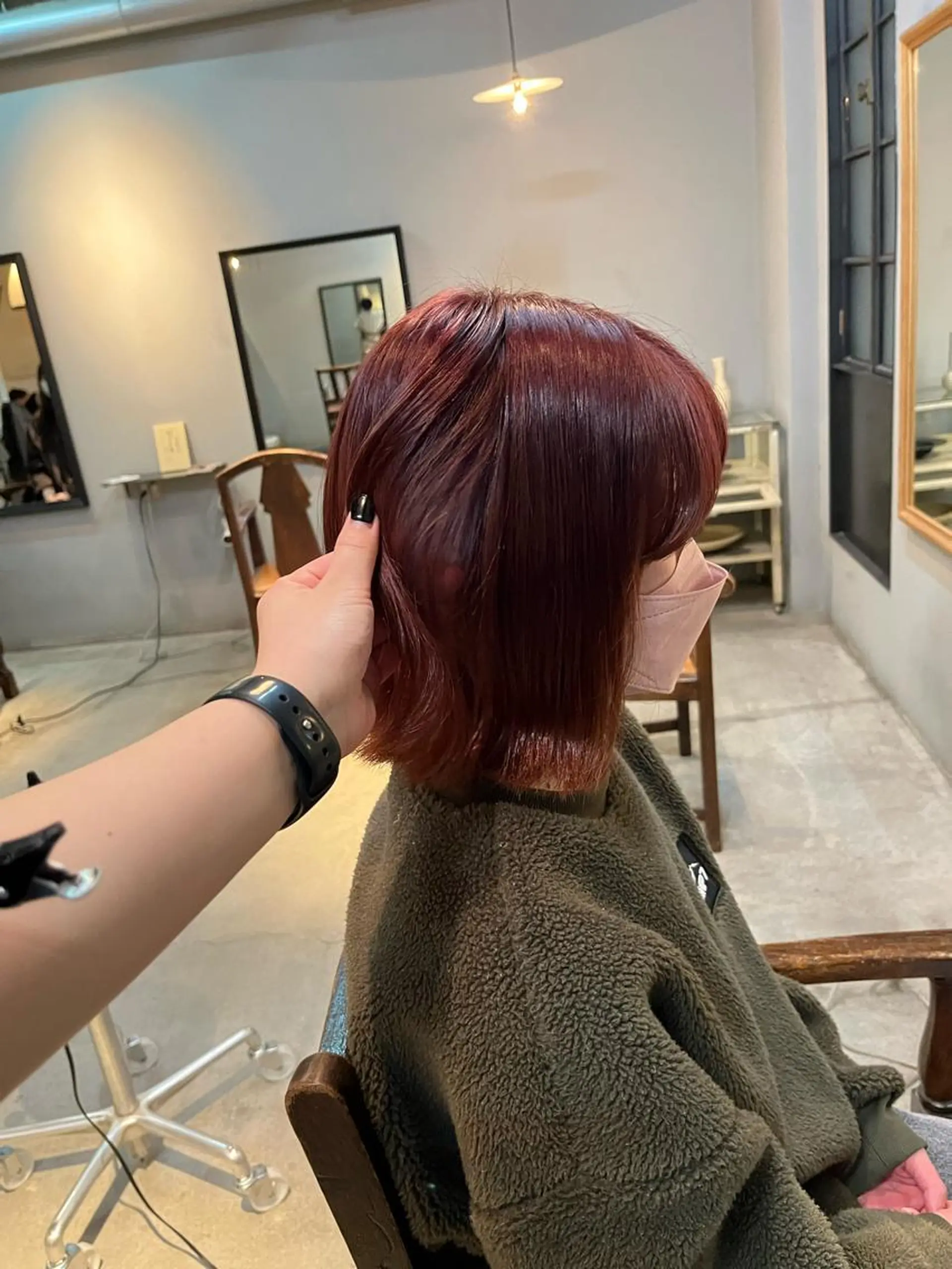 ミディアム カラー ブリーチ ボルドーカラー ヘアカラー トリートメント 前川 華恋 / room3のヘアスタイル