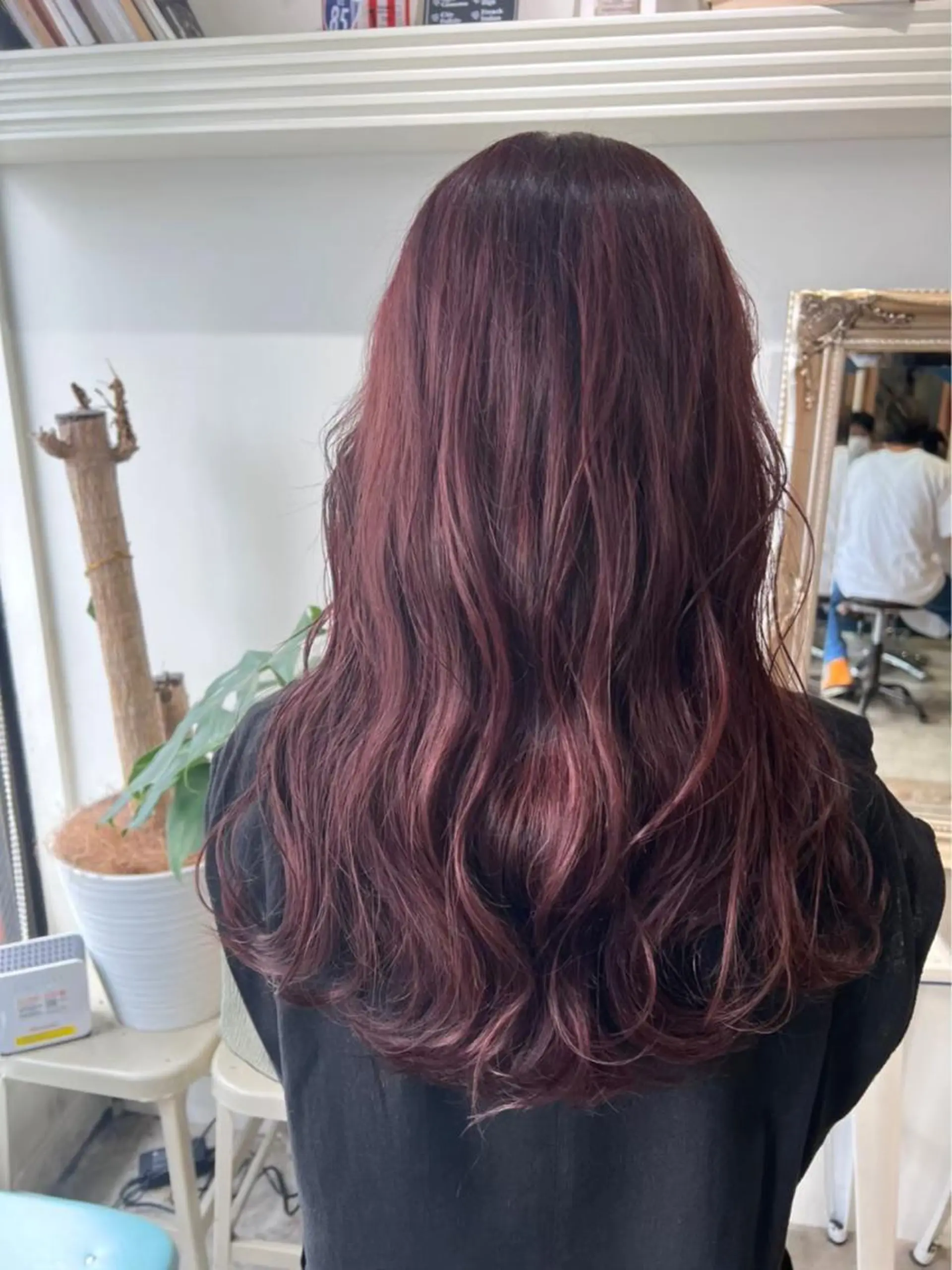 ロング カラー カシス ピンクカラー MUSASHI ブリーチカラー◎のヘアスタイル