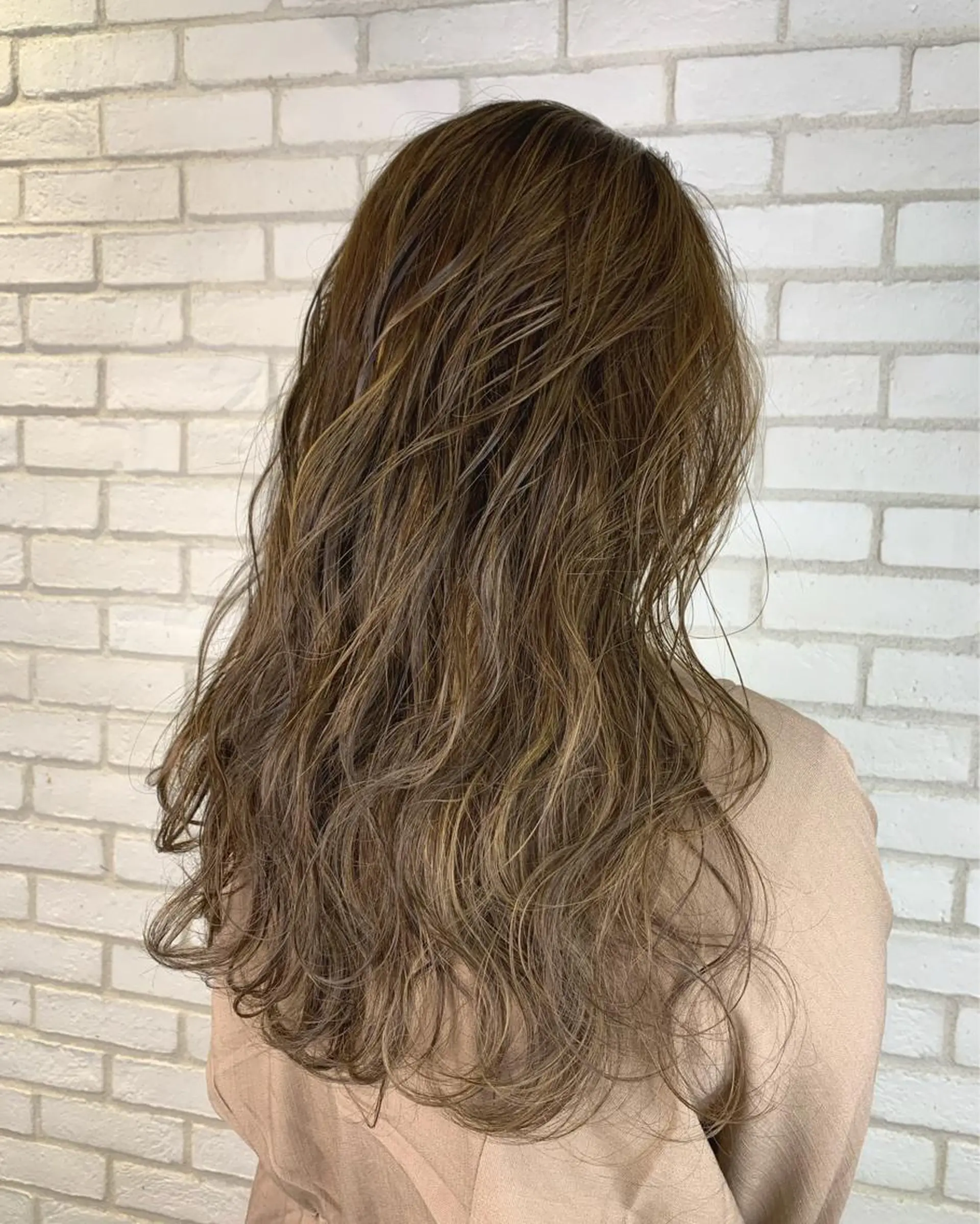 ロング カラー she2.shinjuku所属・takumi Hのヘアスタイル