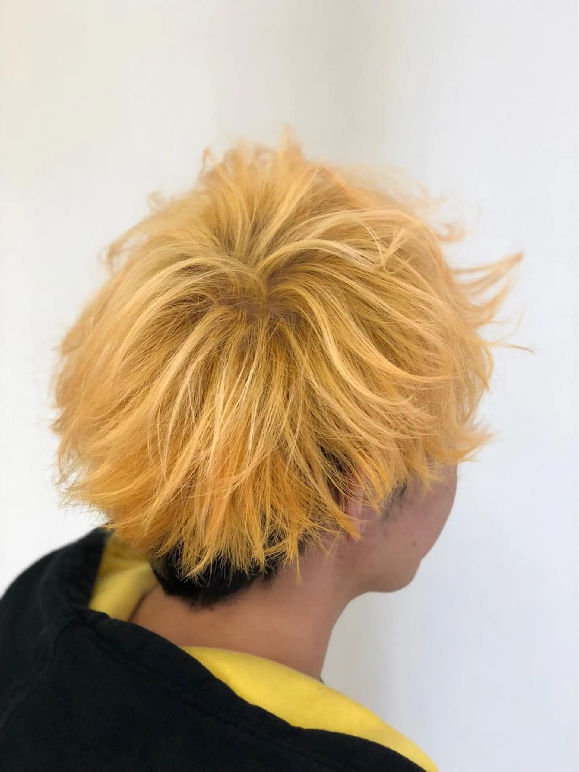 ショート カラー ハイトーンカラー イエローカラー 💎大人ハイライト 💎上杉一也💎のヘアスタイル