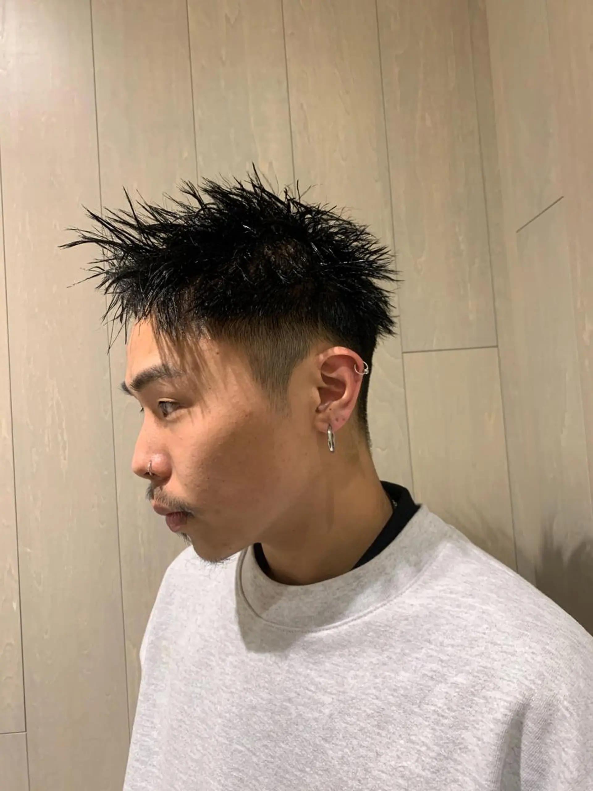 ショート カラー メンズ 糟谷 慈英のヘアスタイル