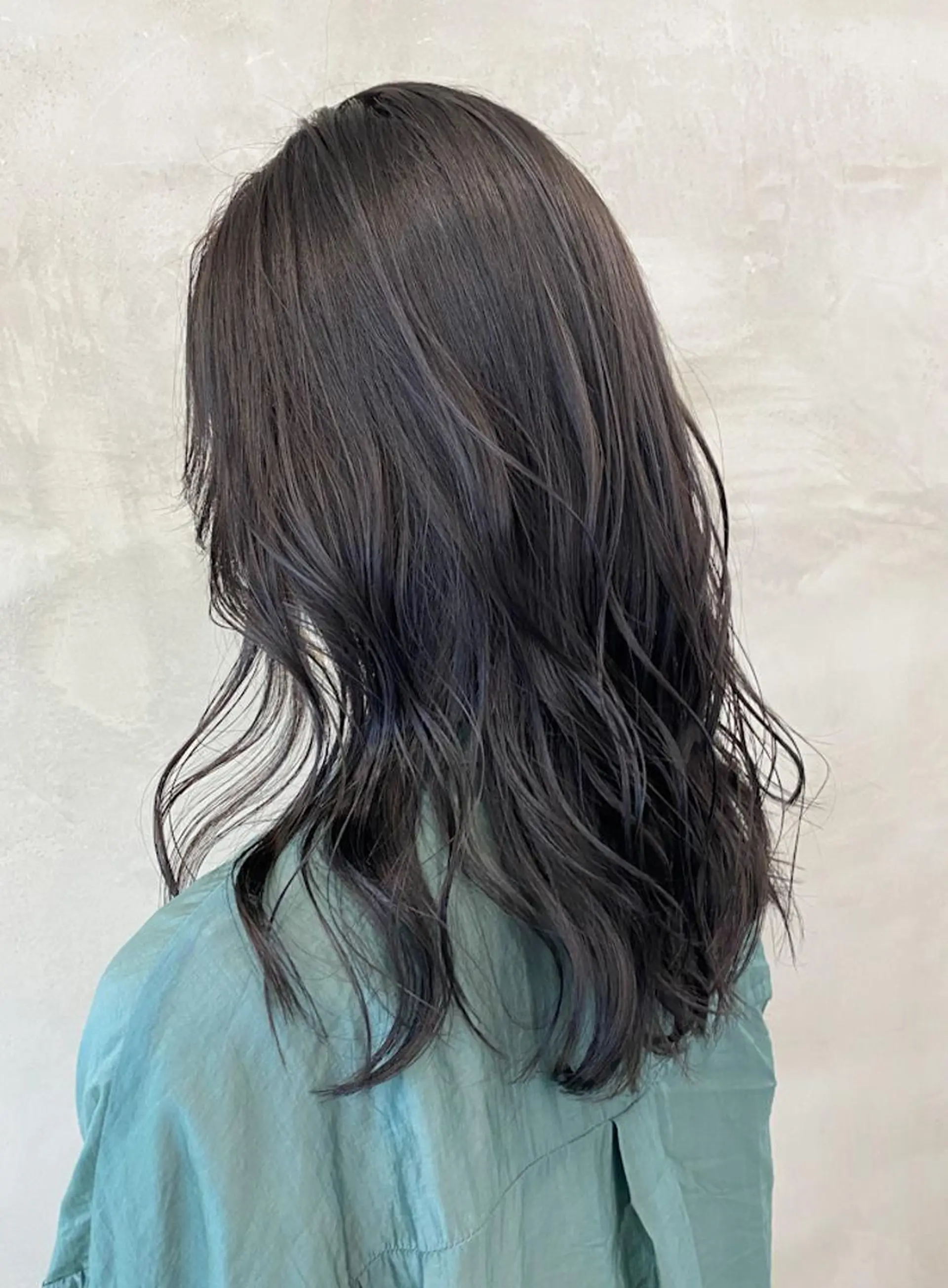 セミロング カラー ブリーチ ダークグレー ダークグレージュ グレージュ ブリーチなしカラー カット ヘアカラー トリートメント 🫧透明感カラー🫧 OIKAWAのヘアスタイル