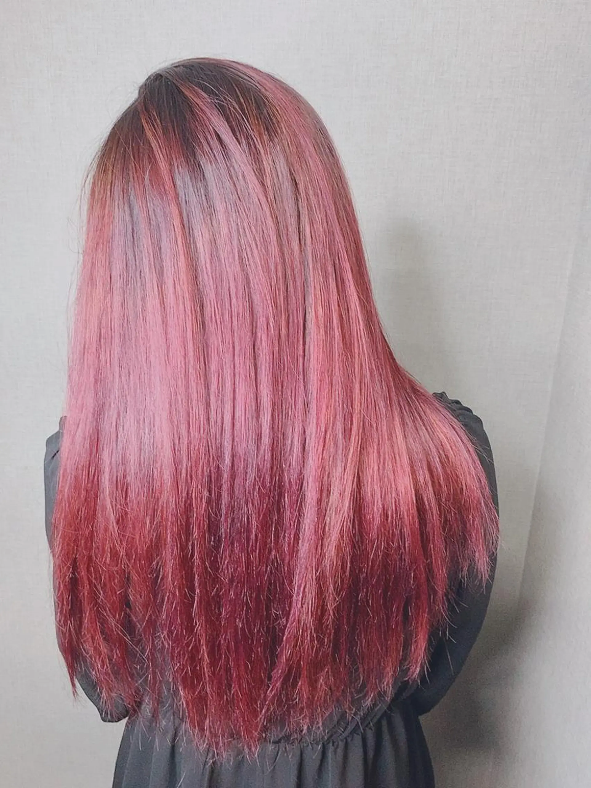 セミロング アッシュ ハイライト 髪質改善 レイヤーカット ヘアカラー Selene hair OSAKAのヘアスタイル