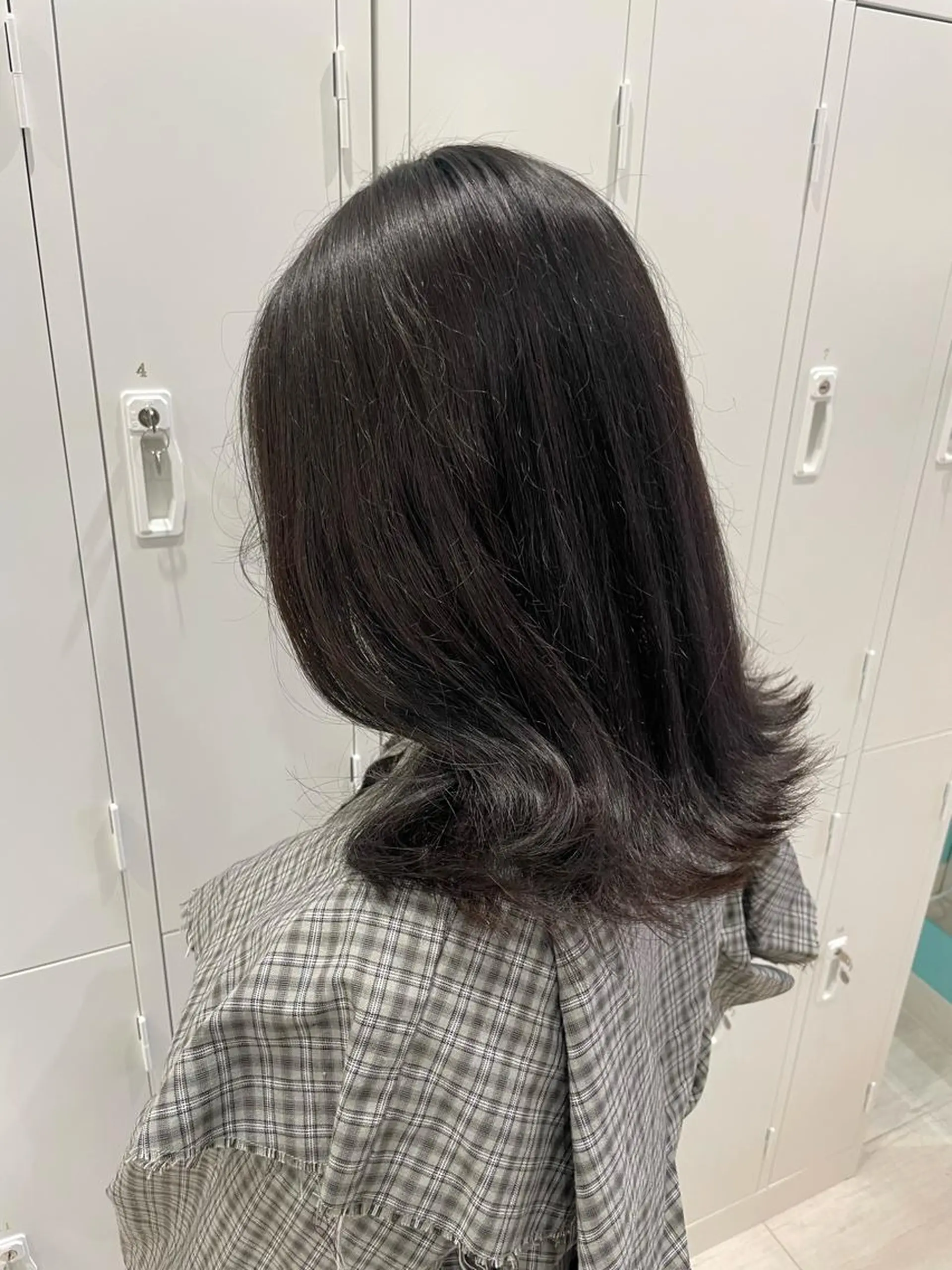 ミディアム ハッシュカット レイヤー池袋のヘアスタイル