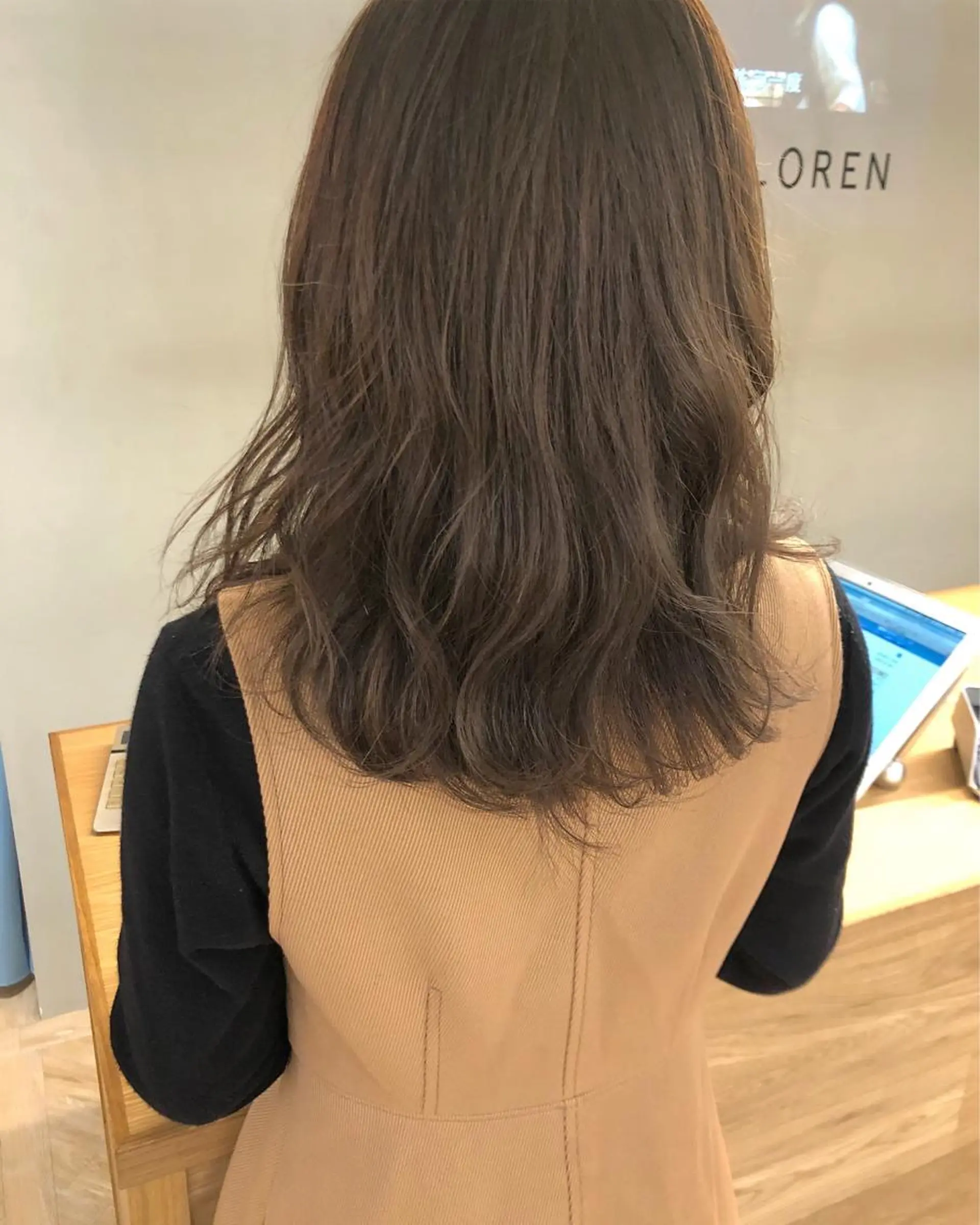 セミロング カラー 透明感🎀LOREN エリコ🌈のヘアスタイル