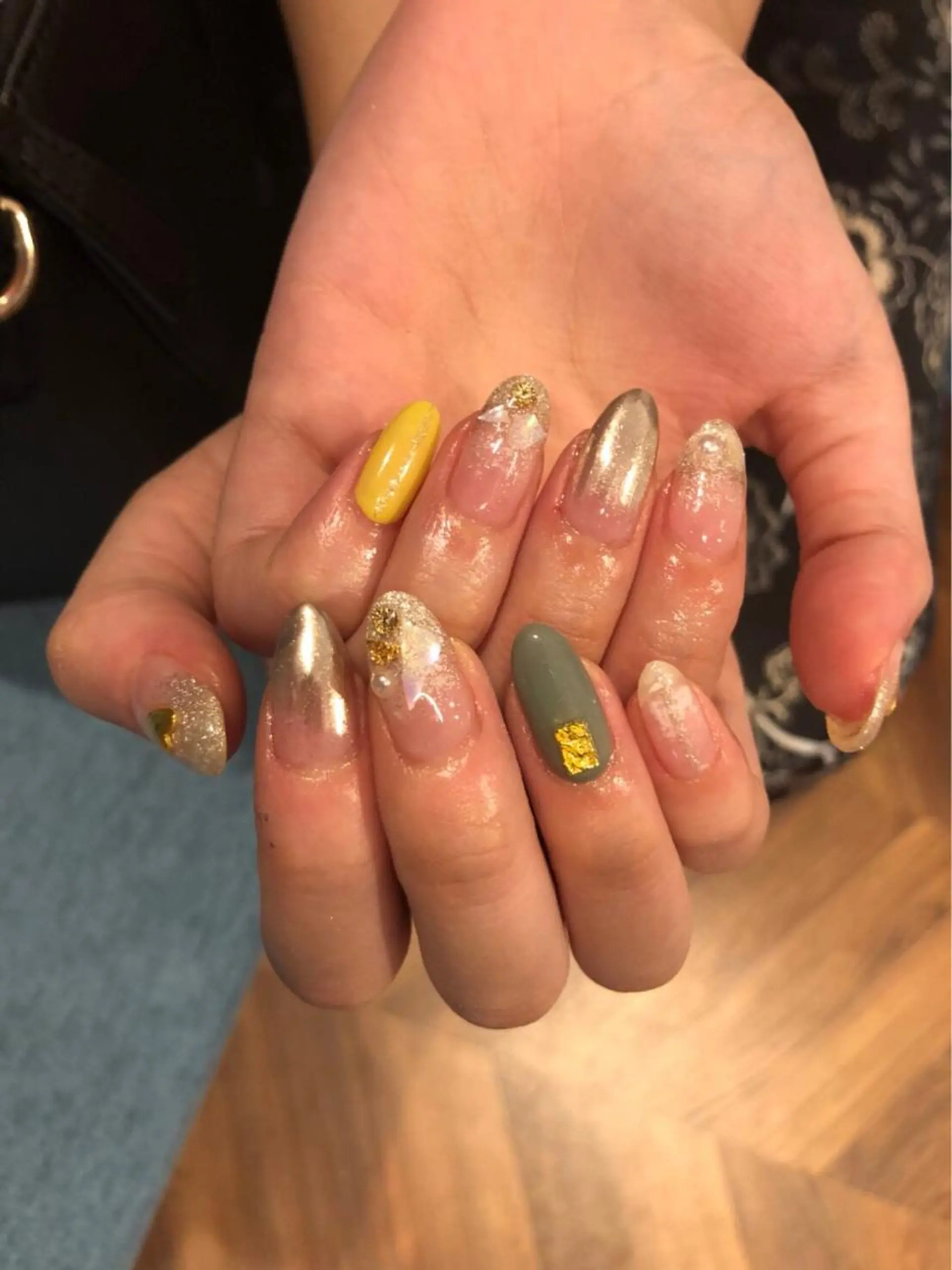 ネイル マツエク・マツパ 指名支持率NO.1 スタイリストのヘアスタイル