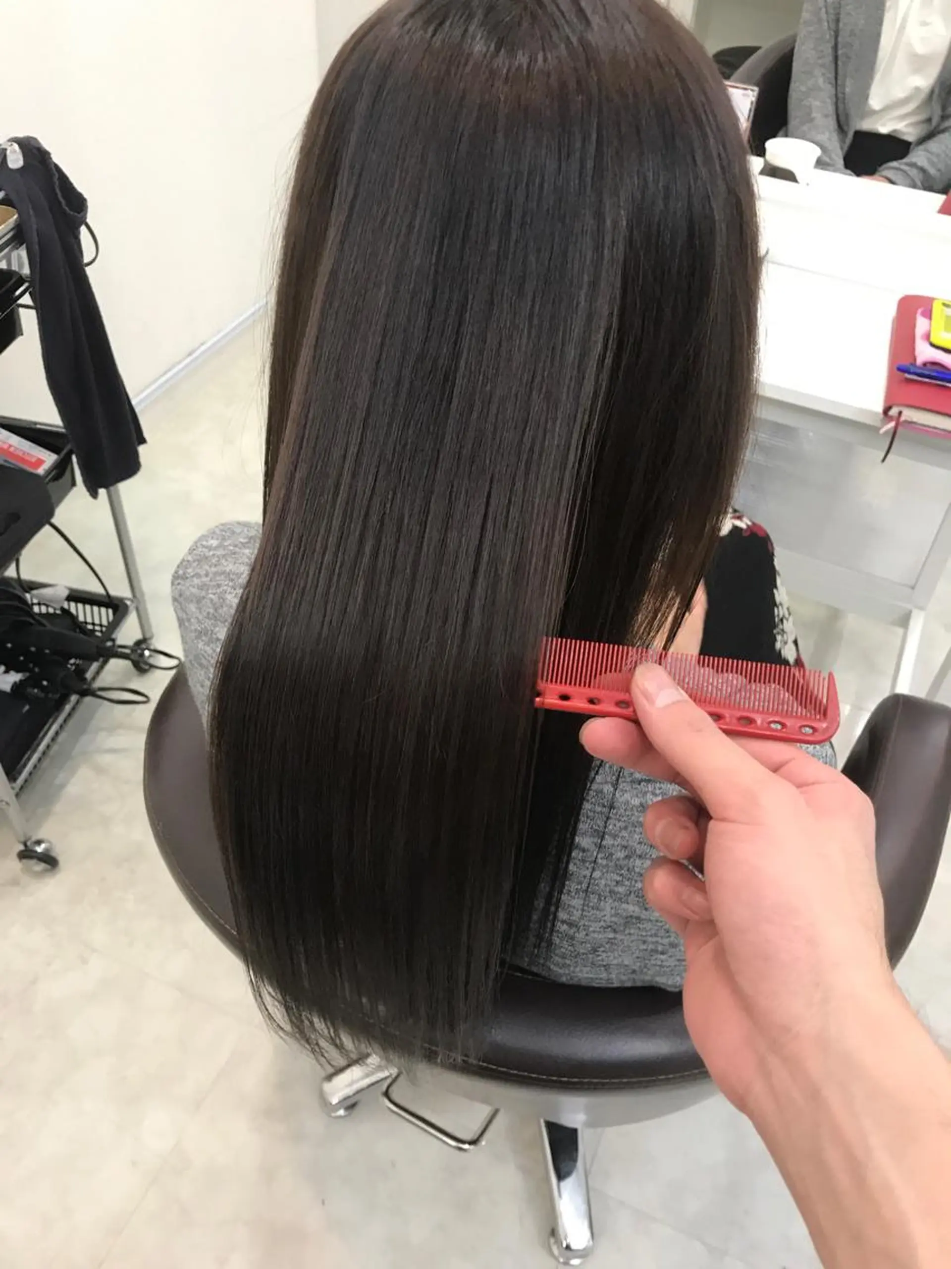 ロング 髪質改善 縮毛矯正 白髪ぼかし、剥がし 富田隼仁のヘアスタイル