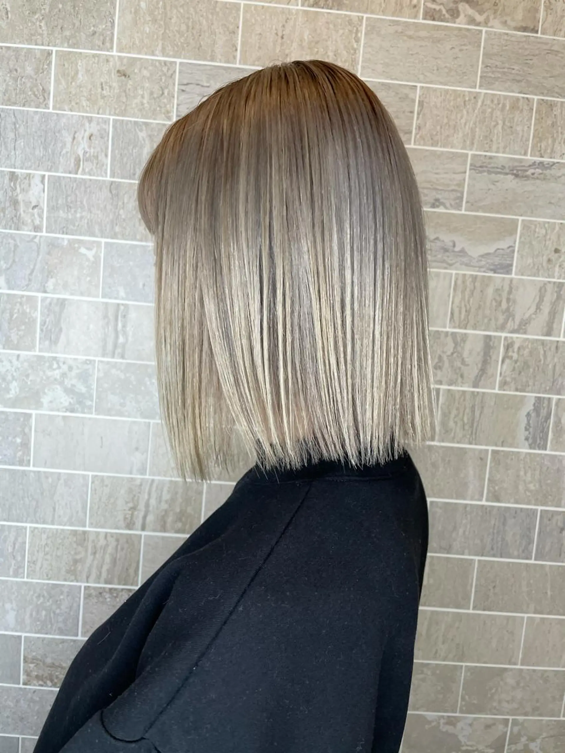 ミディアム ブリーチ毛矯正.髪質 改善.髪にドラマをのヘアスタイル