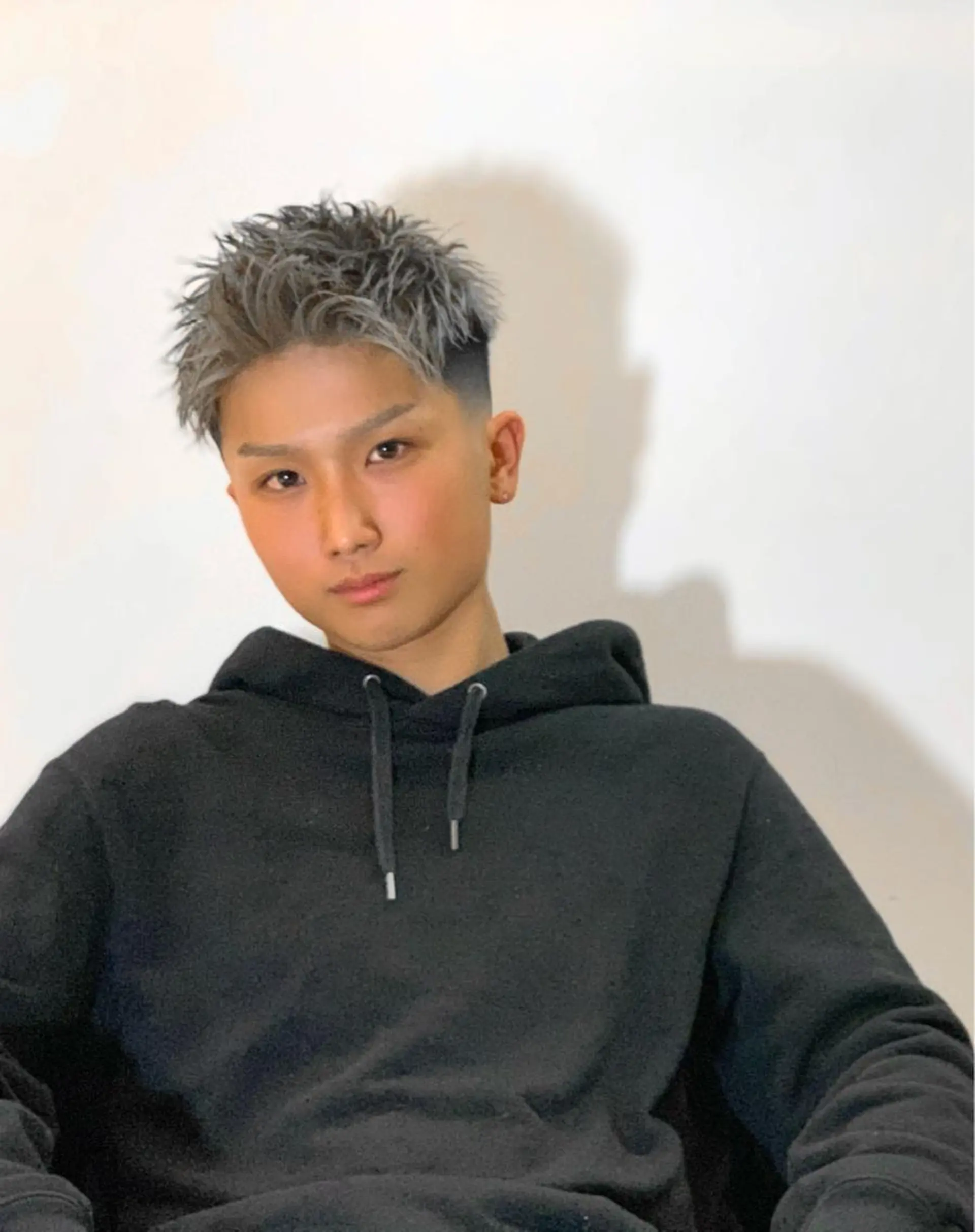 カラー メンズ アップバング アッシュ シルバー シルバーアッシュ カット ヘアカラー トリートメント メンズ専門　井藤 雅也のヘアスタイル