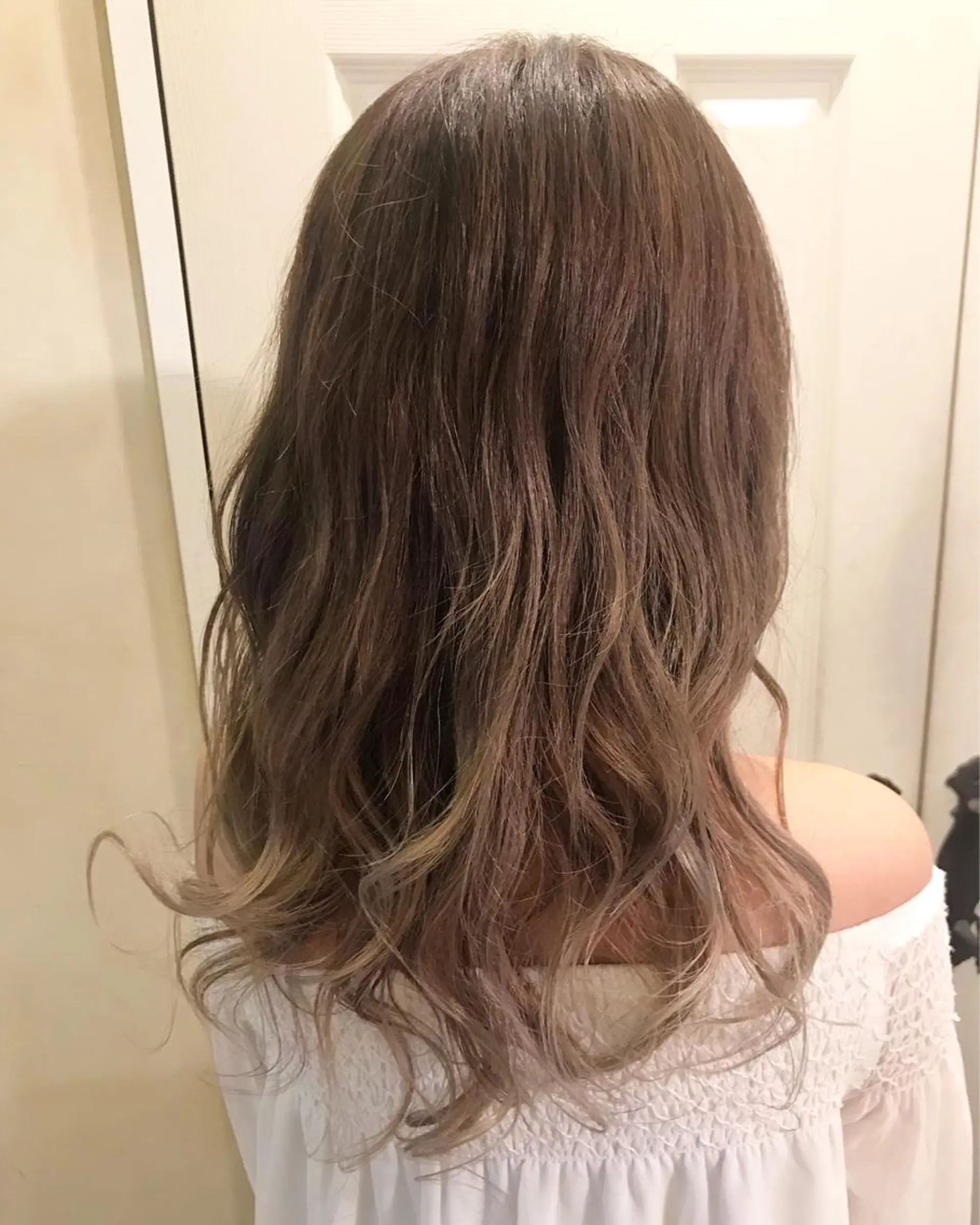 セミロング カラー オーストヘアー ミコ所属・岩谷/ブリーチ 🫧透明感カラーのヘアスタイル