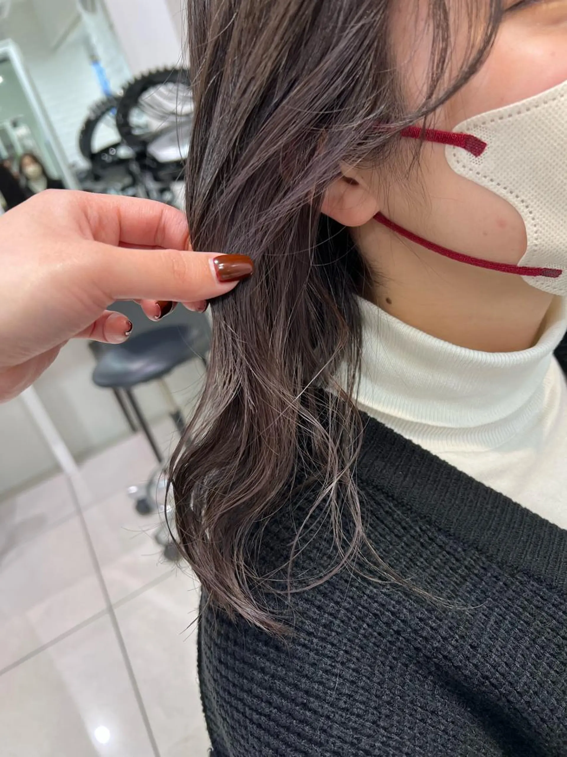 セミロング カラー ブリーチ 透明感カラー イヤリングカラー グレージュ ラベンダーカラー ヘアカラー トリートメント 【暖色カラー特化】 中山由梨のヘアスタイル
