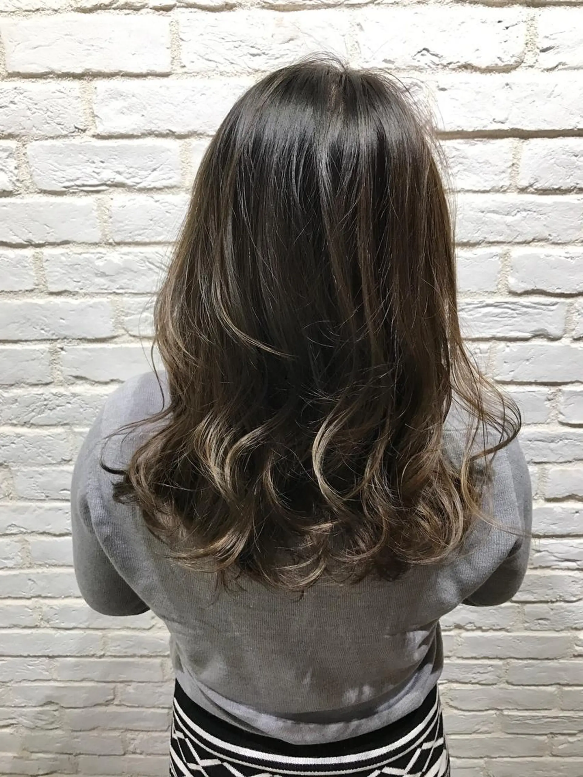 セミロング カラー Neale. yumiのヘアスタイル
