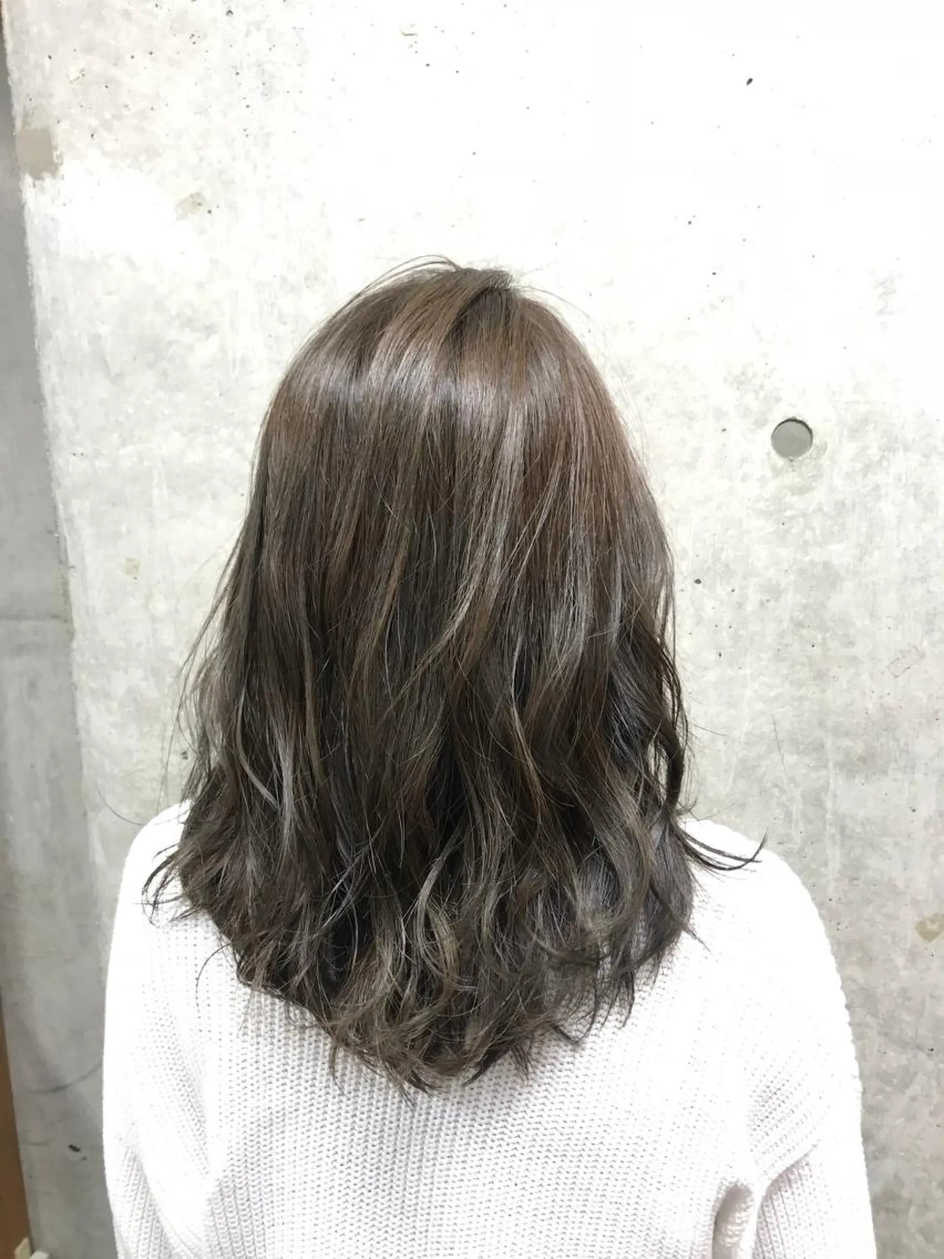 ミディアム カラー ヘアアレンジ アッシュ ベージュカラー 透明感カラー イルミナカラー clan所属・Satsuki ✂︎♡のヘアスタイル