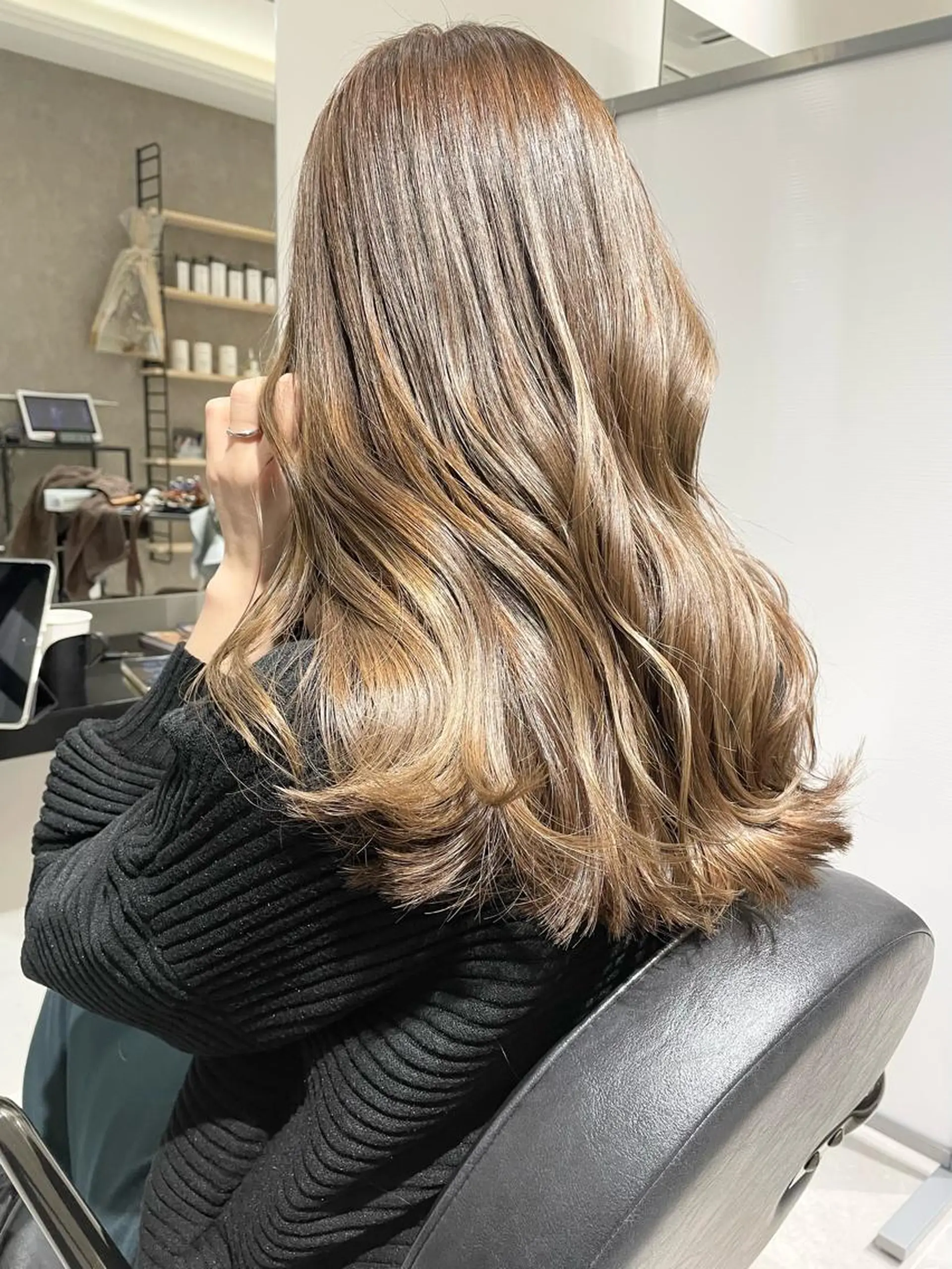 セミロング ケアカラー salowin銀座6丁目所属・銀座 Megumiのヘアスタイル