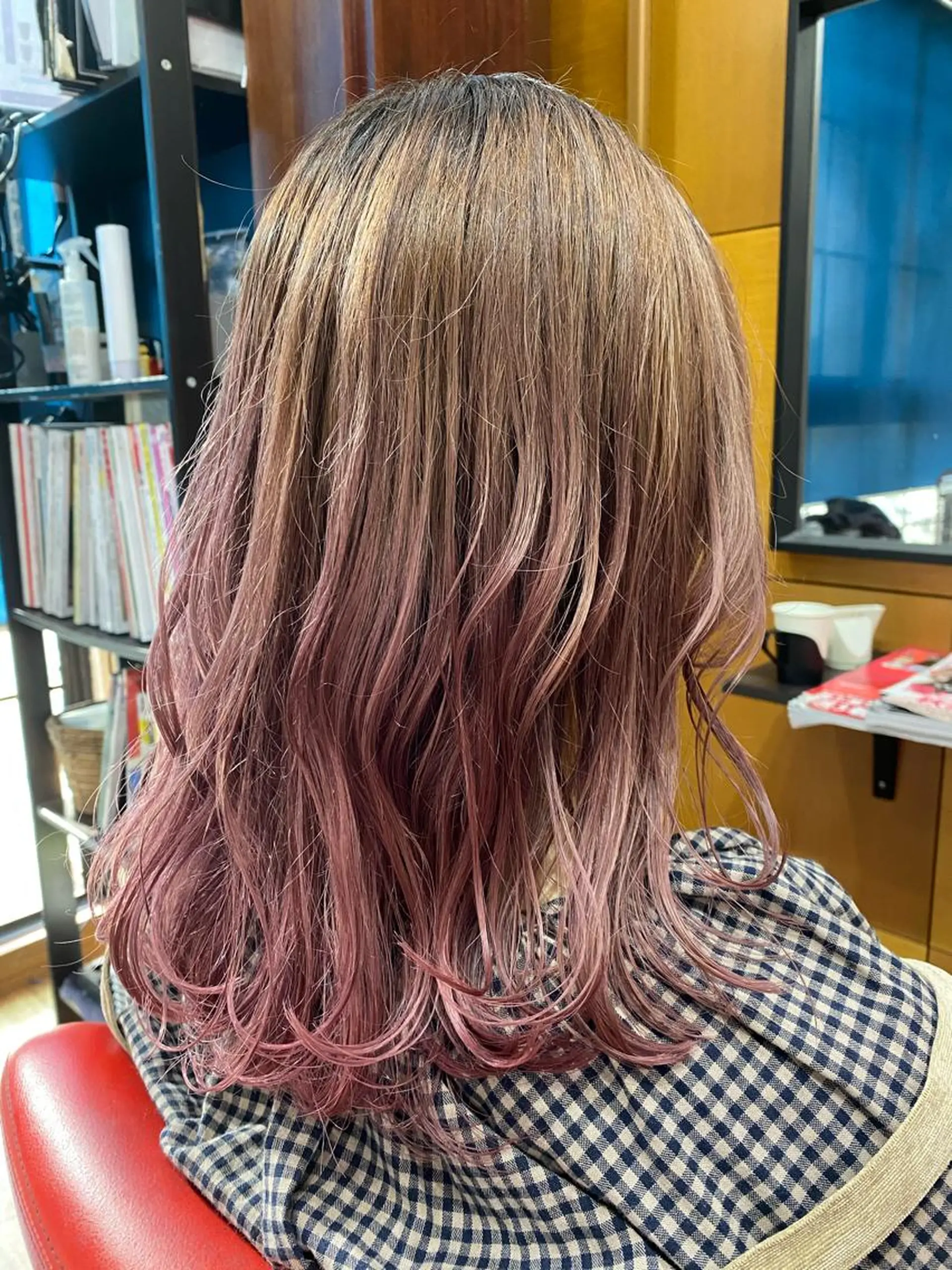 ミディアム カラー グラデーションカラー ピンクカラー wa daのヘアスタイル