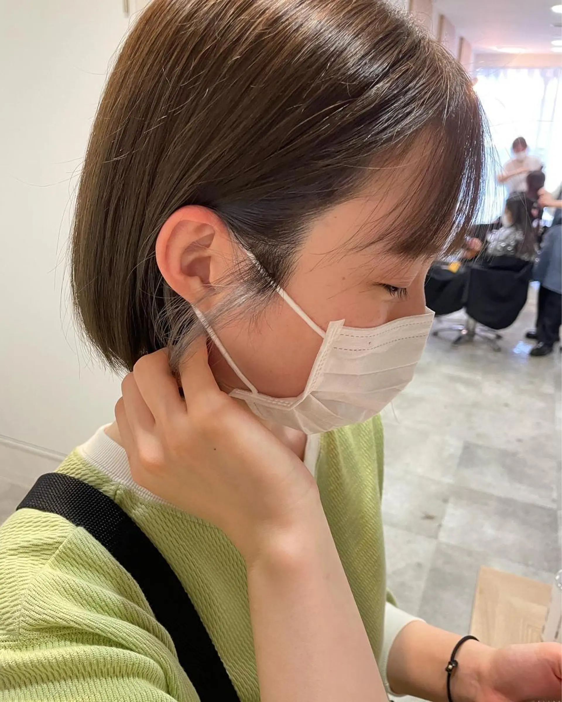 ショート カラー ミストバング ブリーチ 透明感カラー イヤリングカラー フェイスフレーミング ハイトーン/ベージュ 指名No.1荒木涼太のヘアスタイル