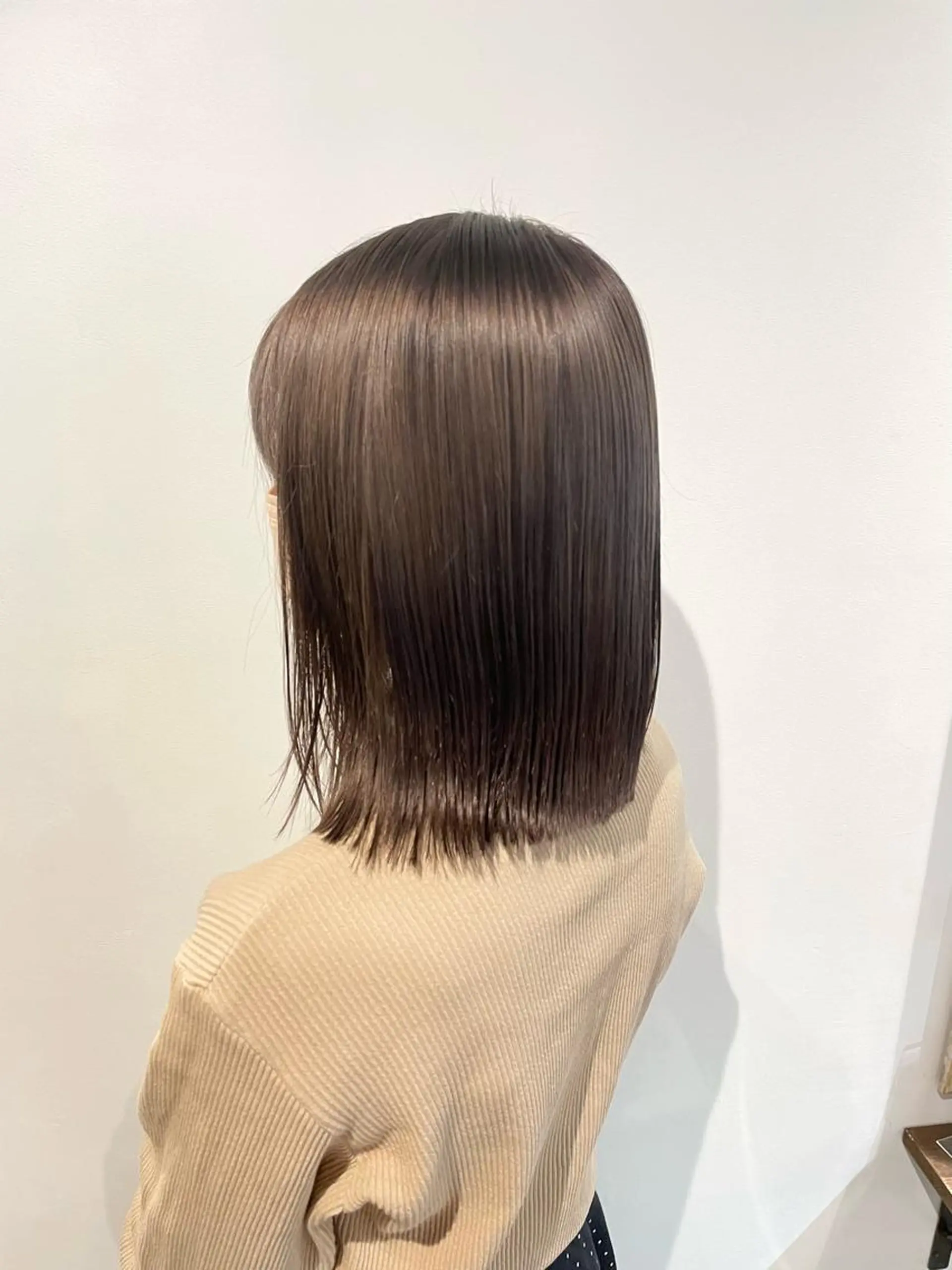 ミディアム カラー ブリーチ グレージュ ヘアアレンジ にいた　かづしげのヘアスタイル