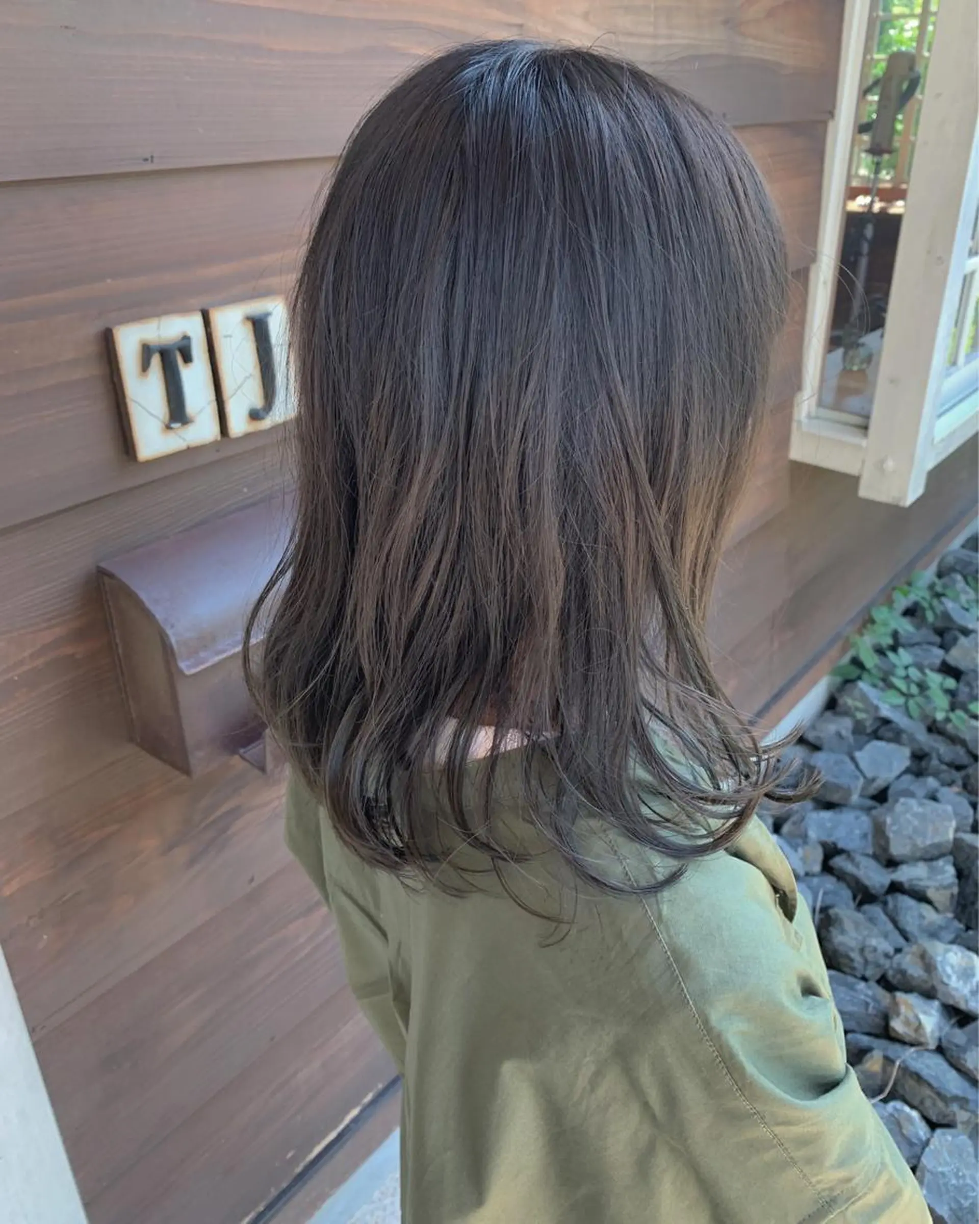 ミディアム カラー Artist 藤﨑紘成のヘアスタイル