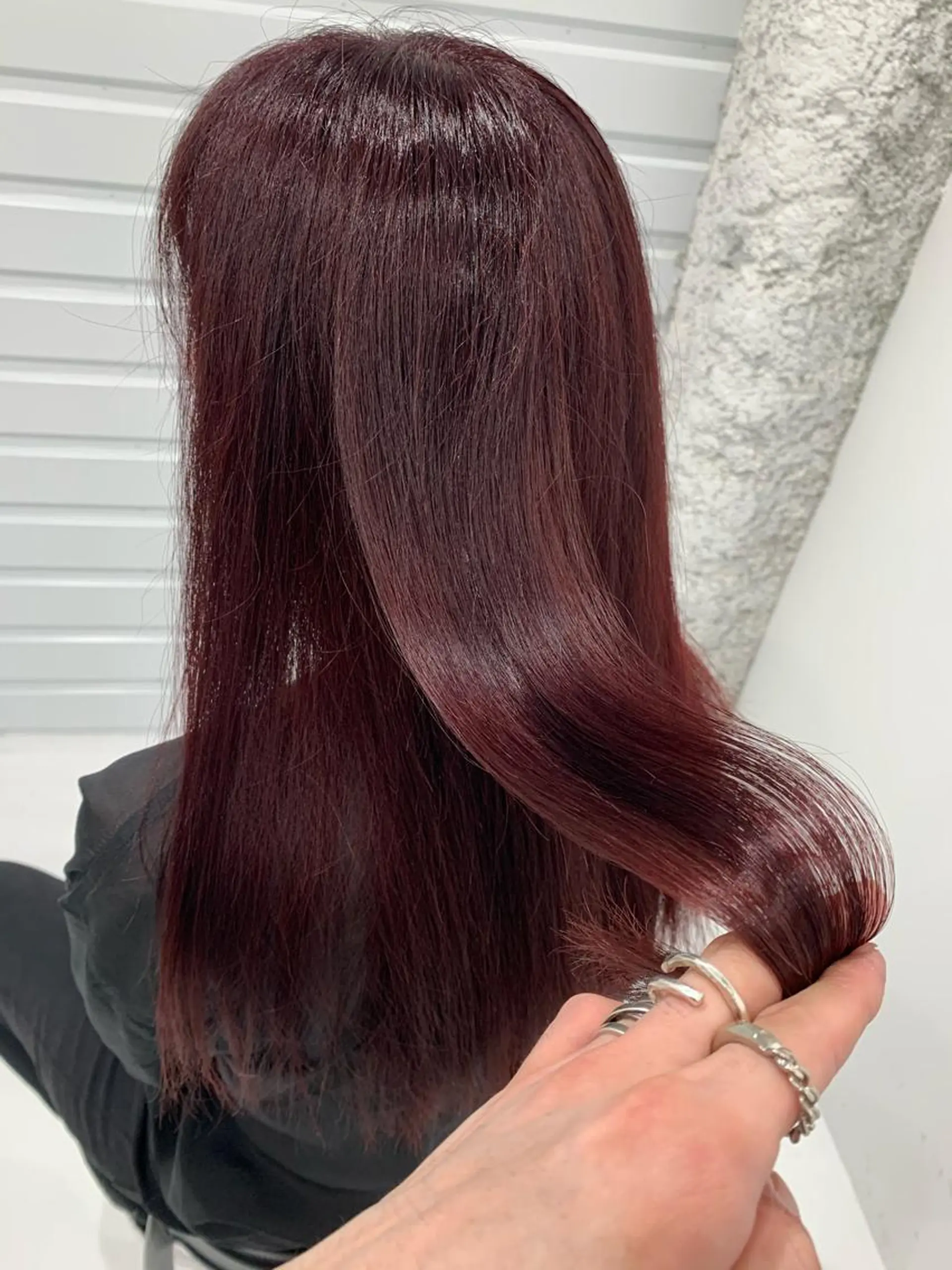 ロング ヘアカラー TAKUMI .のヘアスタイル