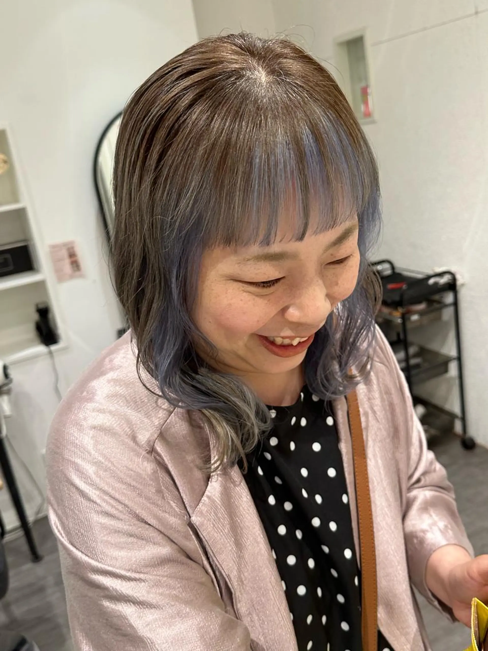 ミディアム カラー アッシュ ブルーカラー 艶髪レイヤー上田 紗也🇰🇷💗のヘアスタイル