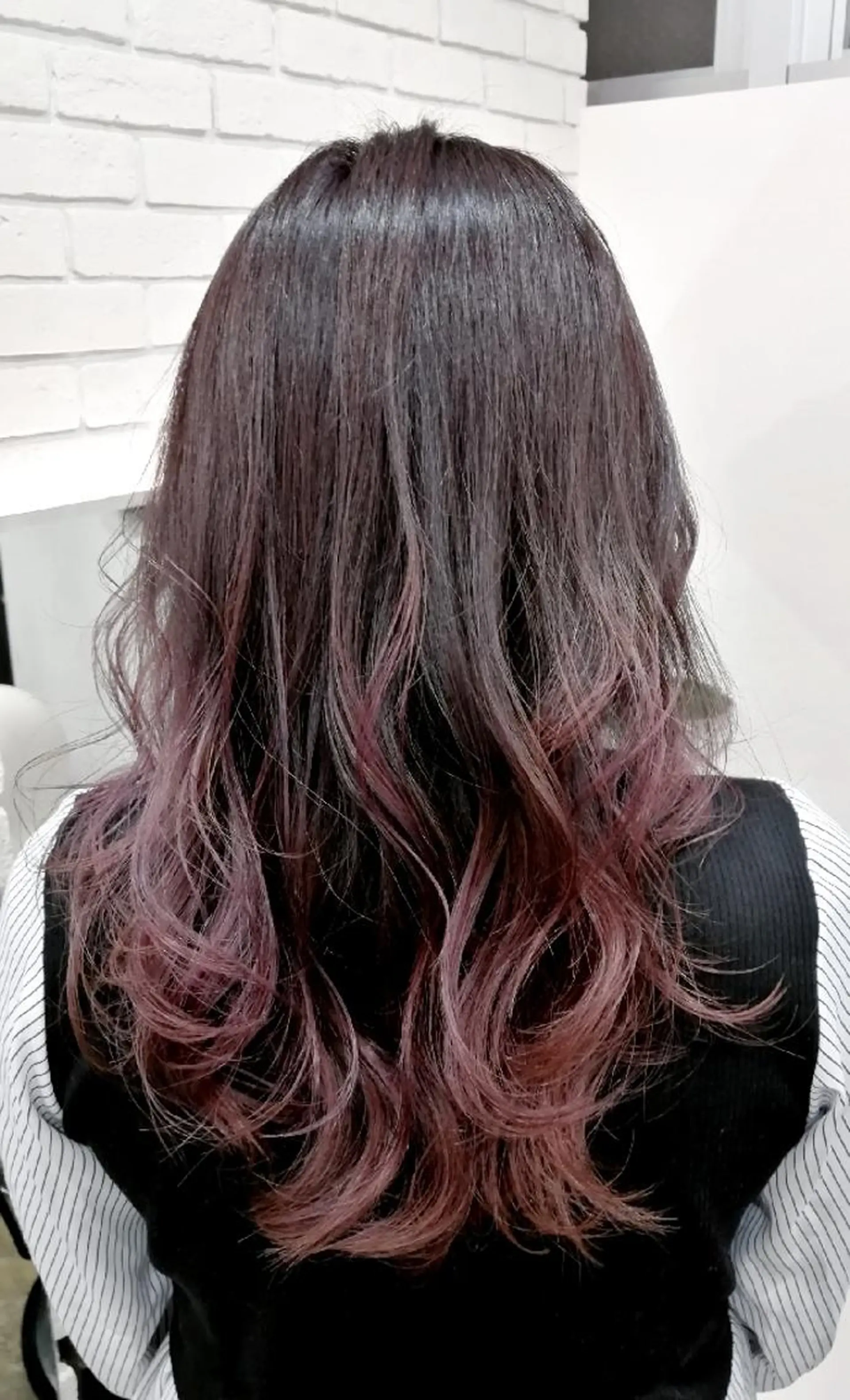 ロング カラー グラデーションカラー ピンクカラー バイオレットカラー sepiage trois所属・酒井 亜希のヘアスタイル