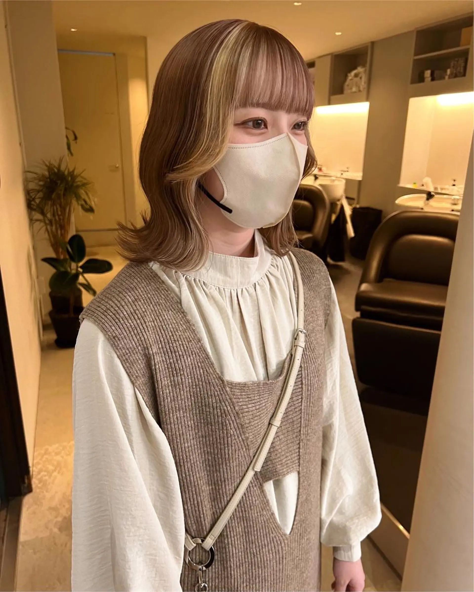 カラー ベージュカラー ブリーチ デザインカラー ミルクティーベージュ ホワイトベージュ RAIMA ハイトーン/レイヤーのヘアスタイル