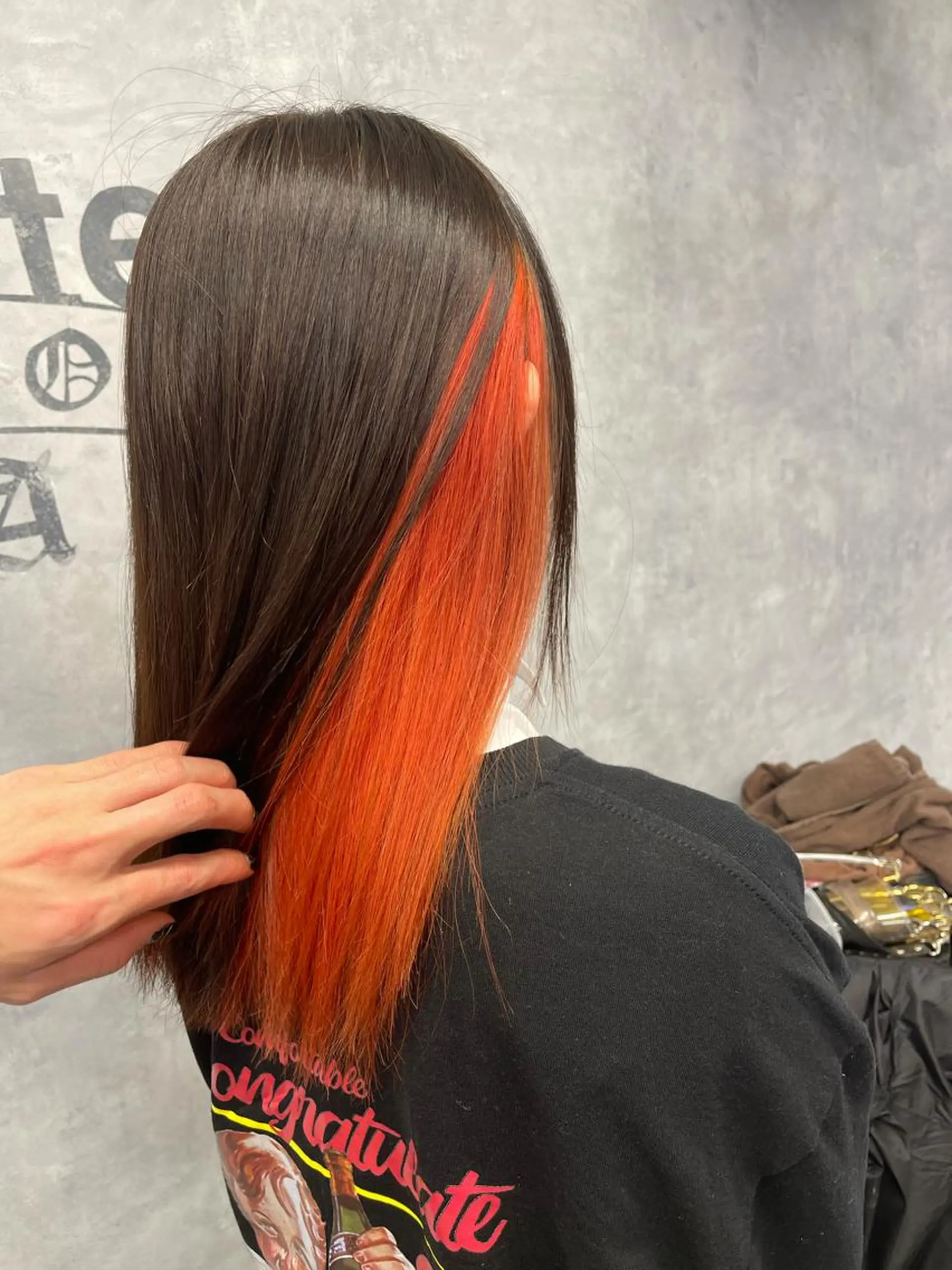 ロング カラー インナーカラー 韓国風カラー 韓国風ヘア カット ヘアカラー トリートメント オフホワイトアンドなんば所属・福西 洋斗のヘアスタイル