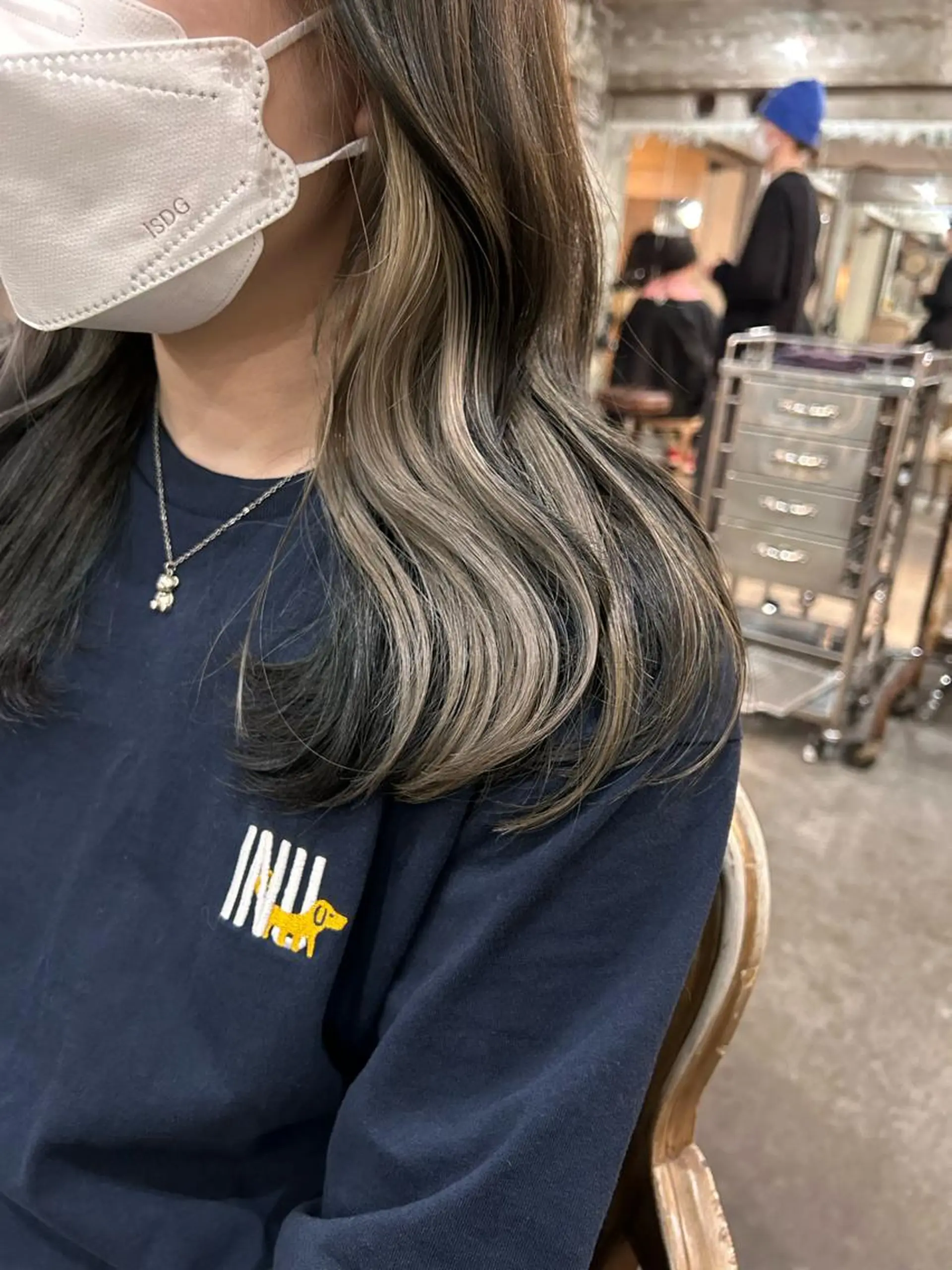 ミディアム カラー グレージュ ハイトーンカラー インナーカラー シルバー お任せヘア☘️☘️ 及川渚のヘアスタイル