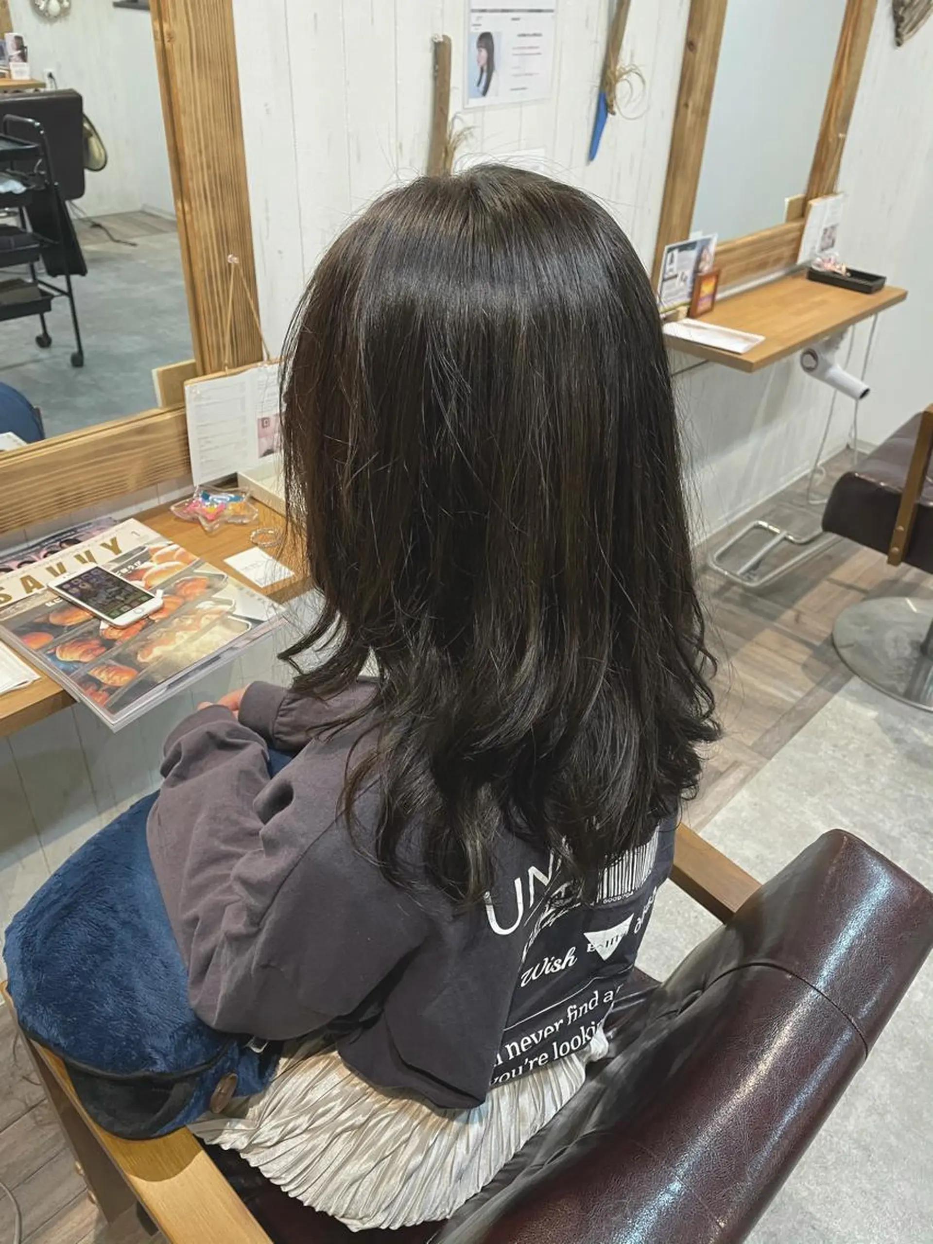 セミロング カラー アッシュ 透明感カラー 小阪 将司のヘアスタイル