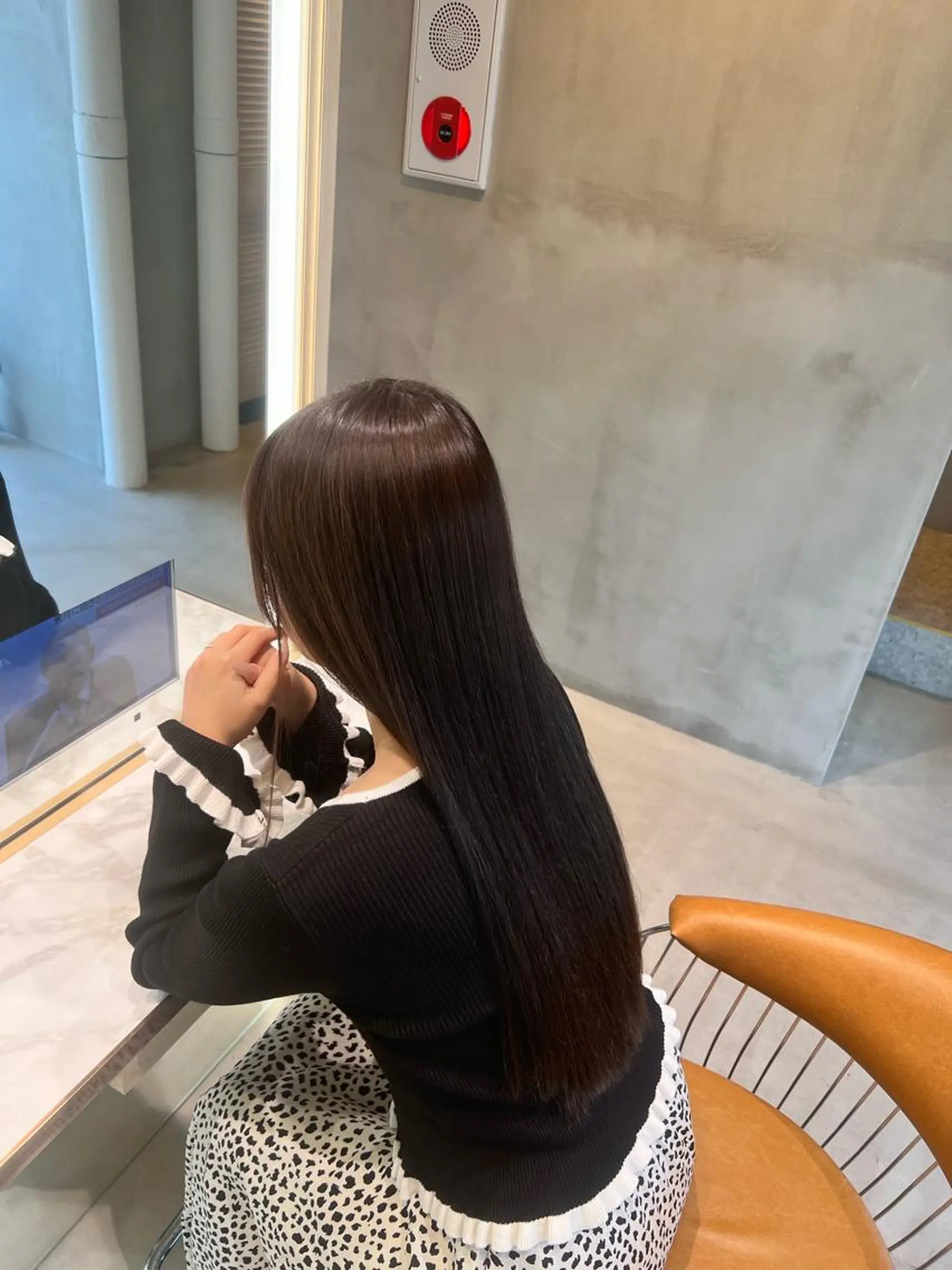 セミロング ブリーチしたのに 色持ち1.5ヶ月のヘアスタイル