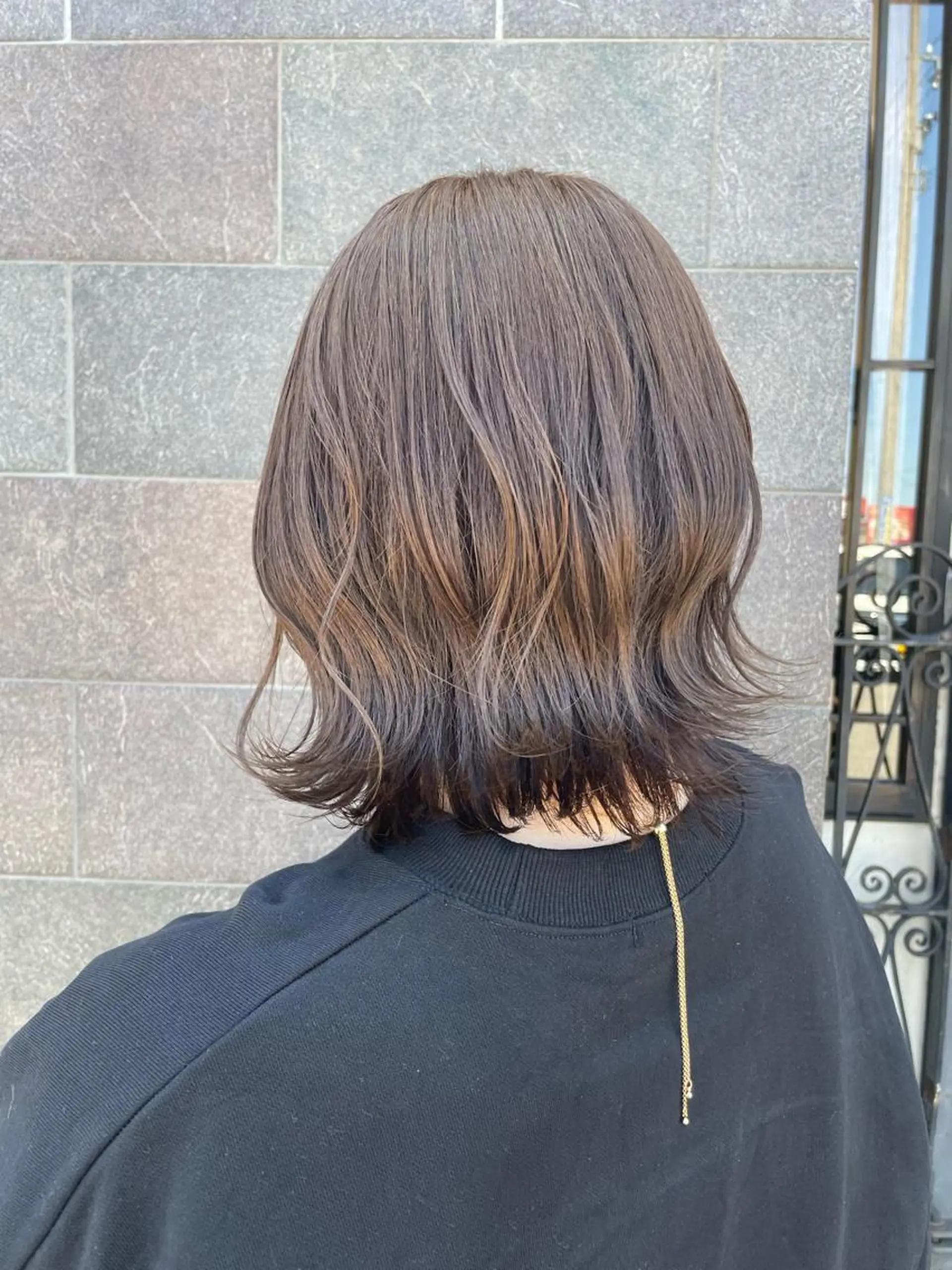 ミディアム 高見澤 優のヘアスタイル