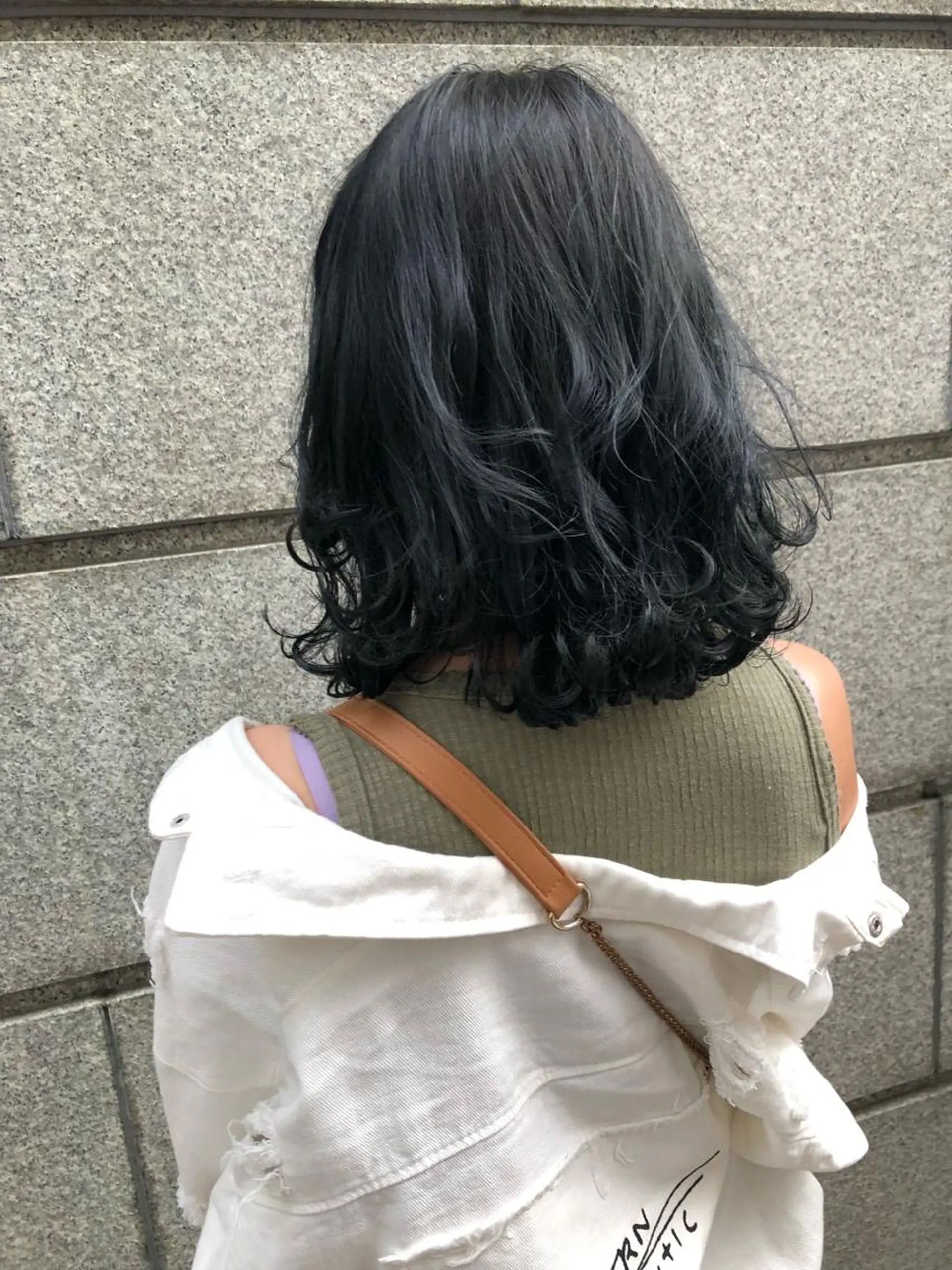 ミディアム カラー THE DAY所属・AKI HASHIMOTOのヘアスタイル