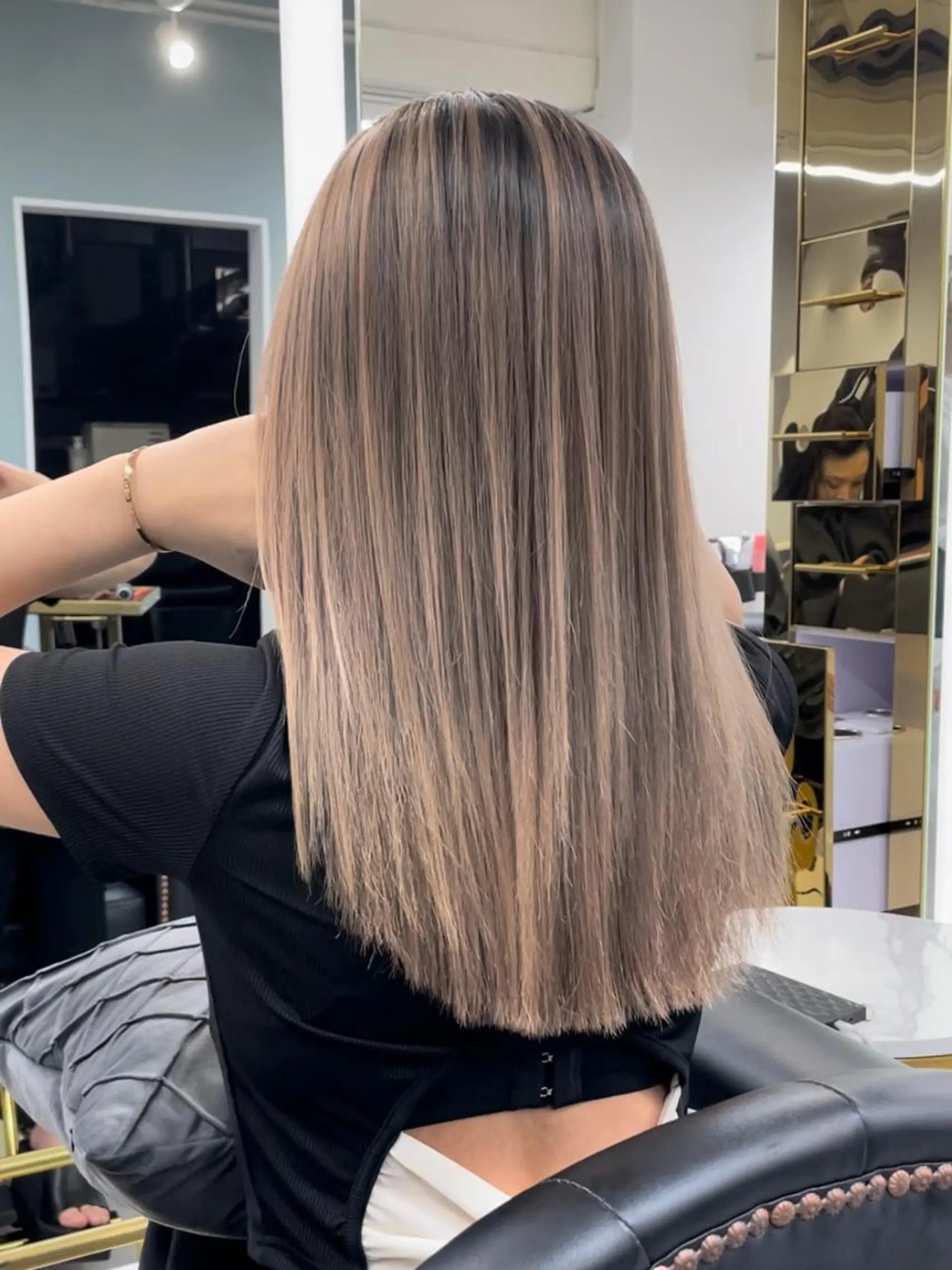 ミディアム senjyu GINZA所属・バレイヤージュ/ハイ ライト/庄司鉄平のヘアスタイル