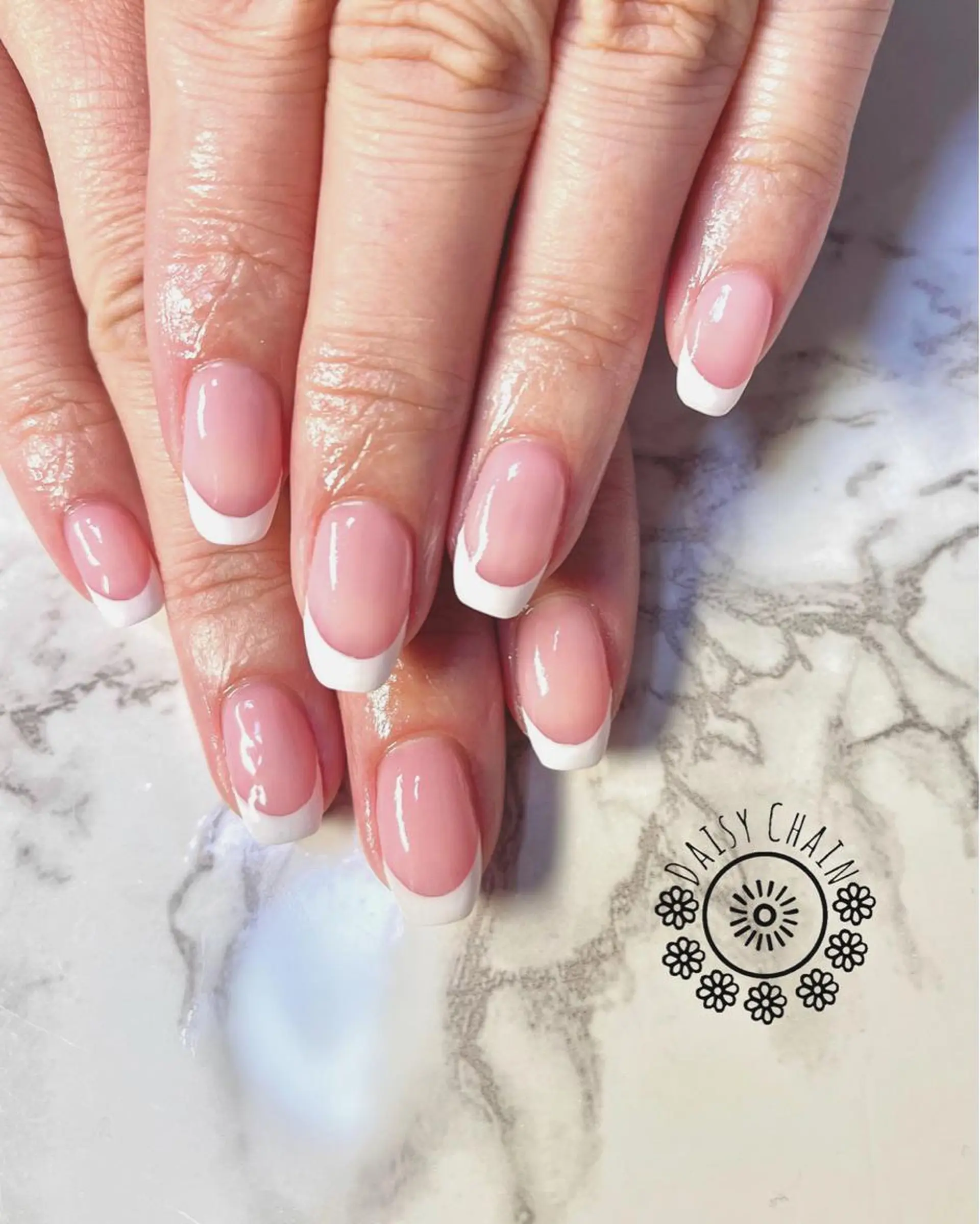 ネイル フレンチネイル Daisy  Chain所属・DaisyChain 新百合ヶ丘MIKIのネイルデザイン