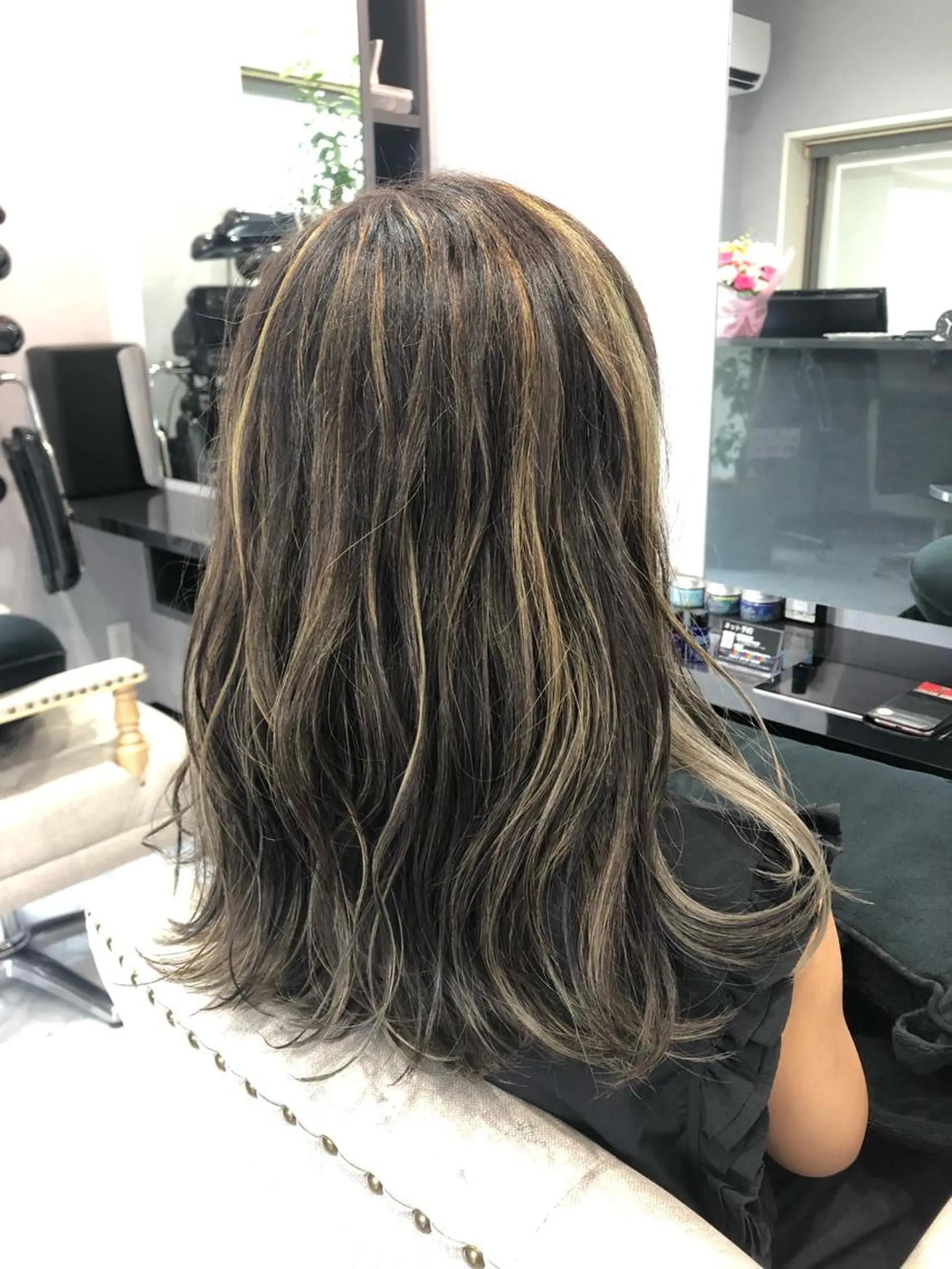 セミロング カラー ヘアカラー FAVORE 【ファヴォーレ】のヘアスタイル