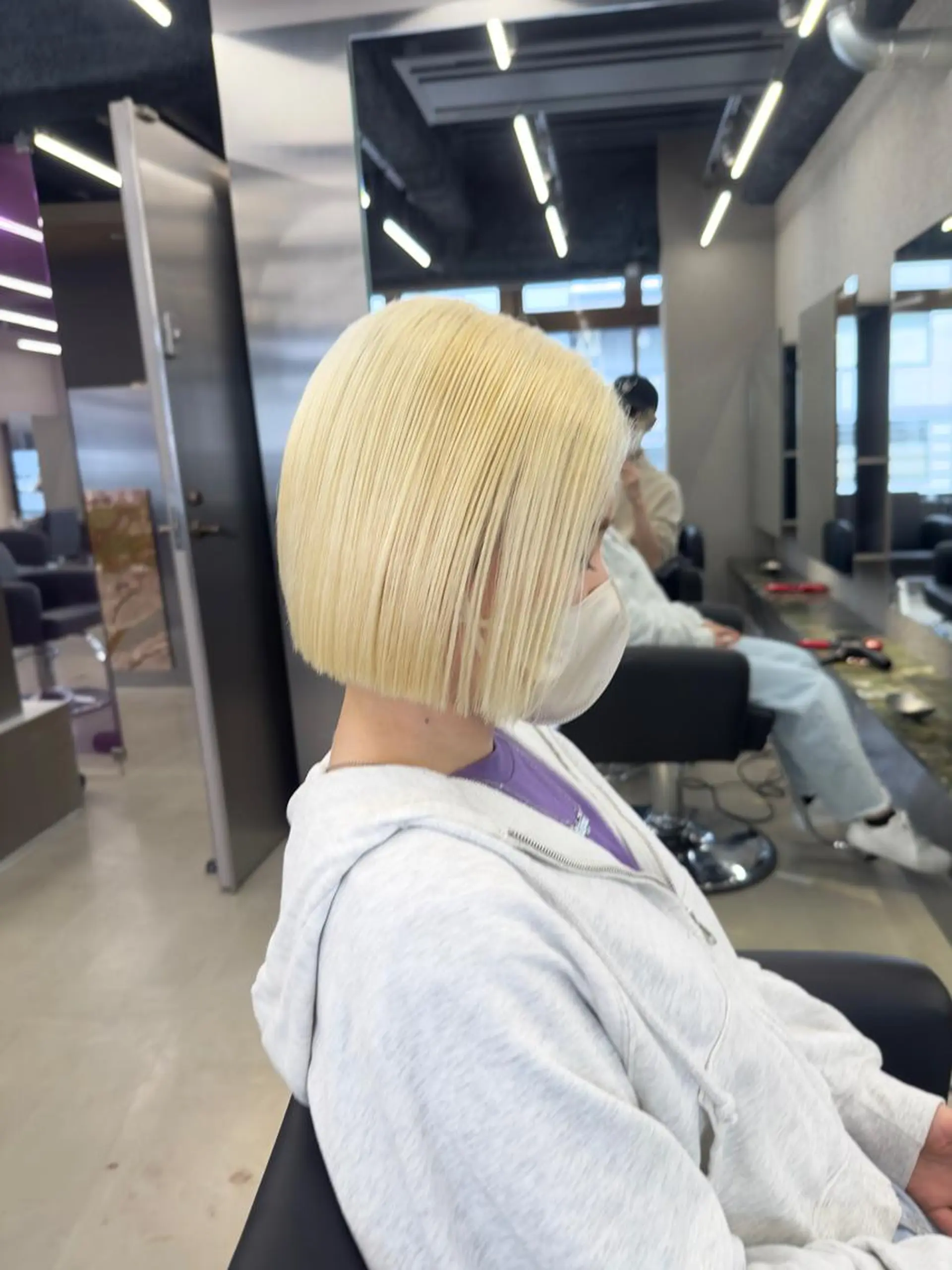 ショート カラー ブロンド ホワイトブロンド カット ヘアカラー トリートメント 鈴木/ミルクティー/ ブリーチ/ボブ/のヘアスタイル