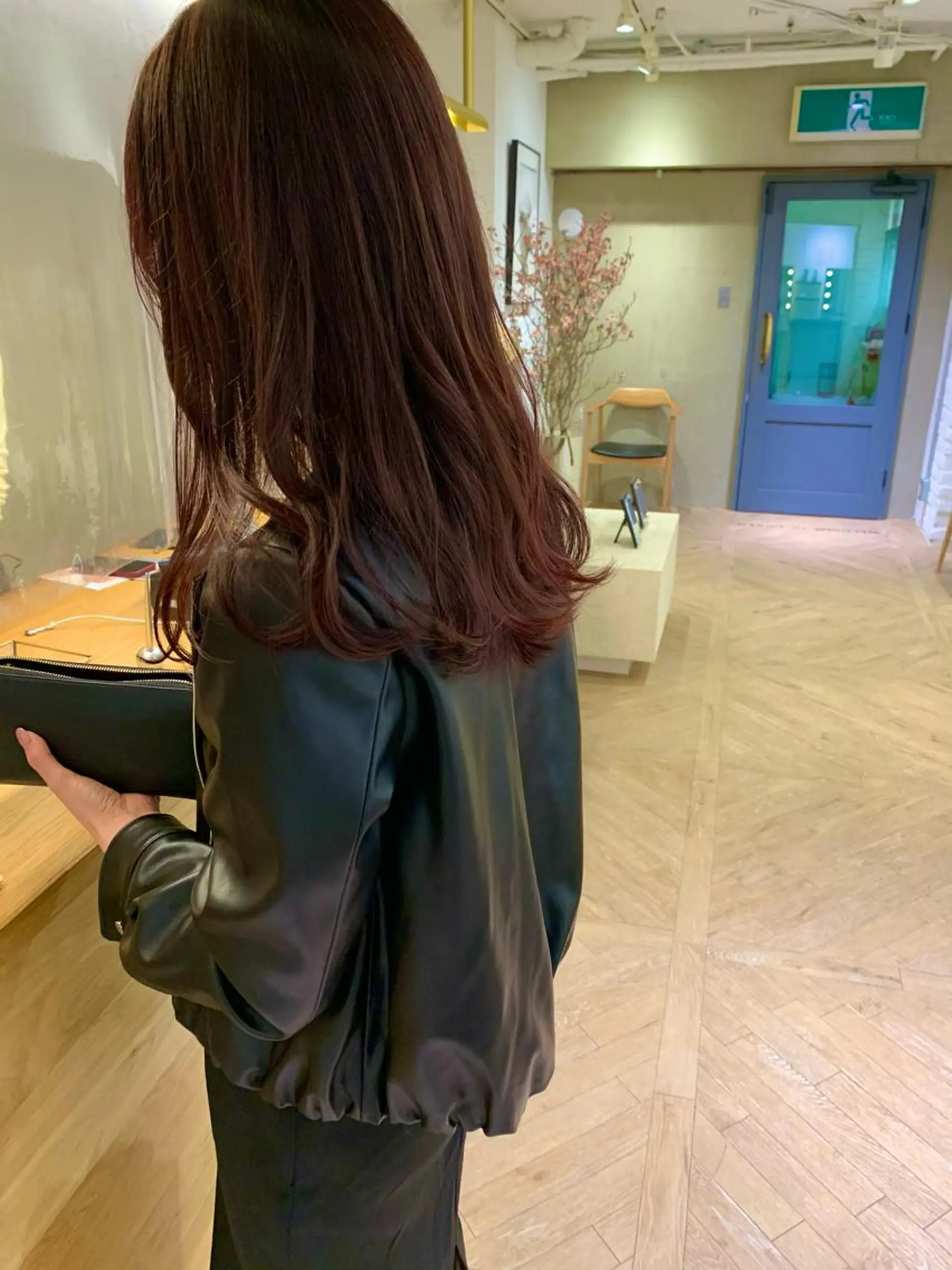 ロング 卒業式のヘアスタイル ハイライト 髪質改善 韓国風ヘア 縮毛矯正 LOREN＋透明感 オリーブhirokoのヘアスタイル