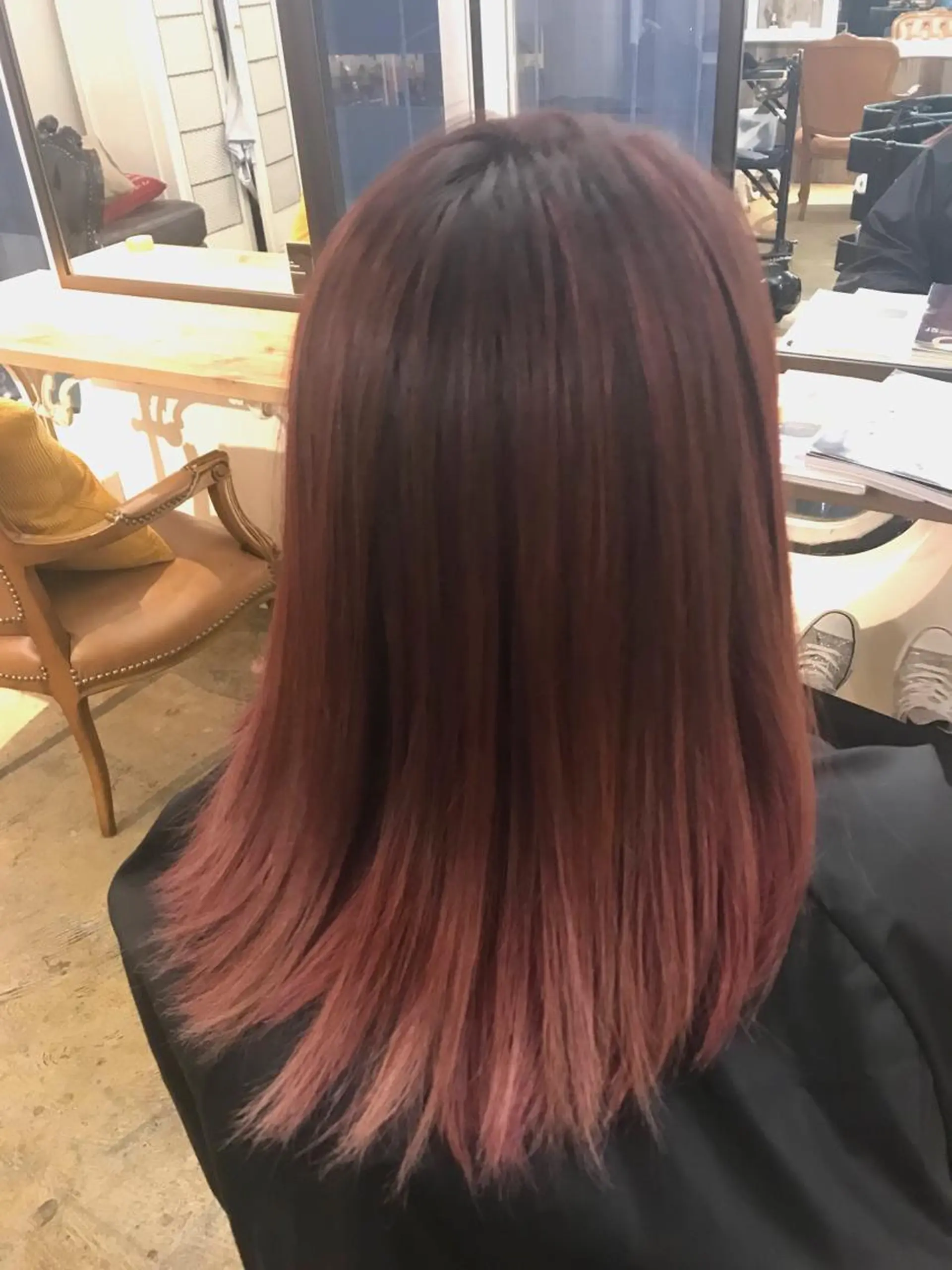 セミロング カラー グラデーションカラー ピンクカラー stylist🎨 aye牧野莉香のヘアスタイル