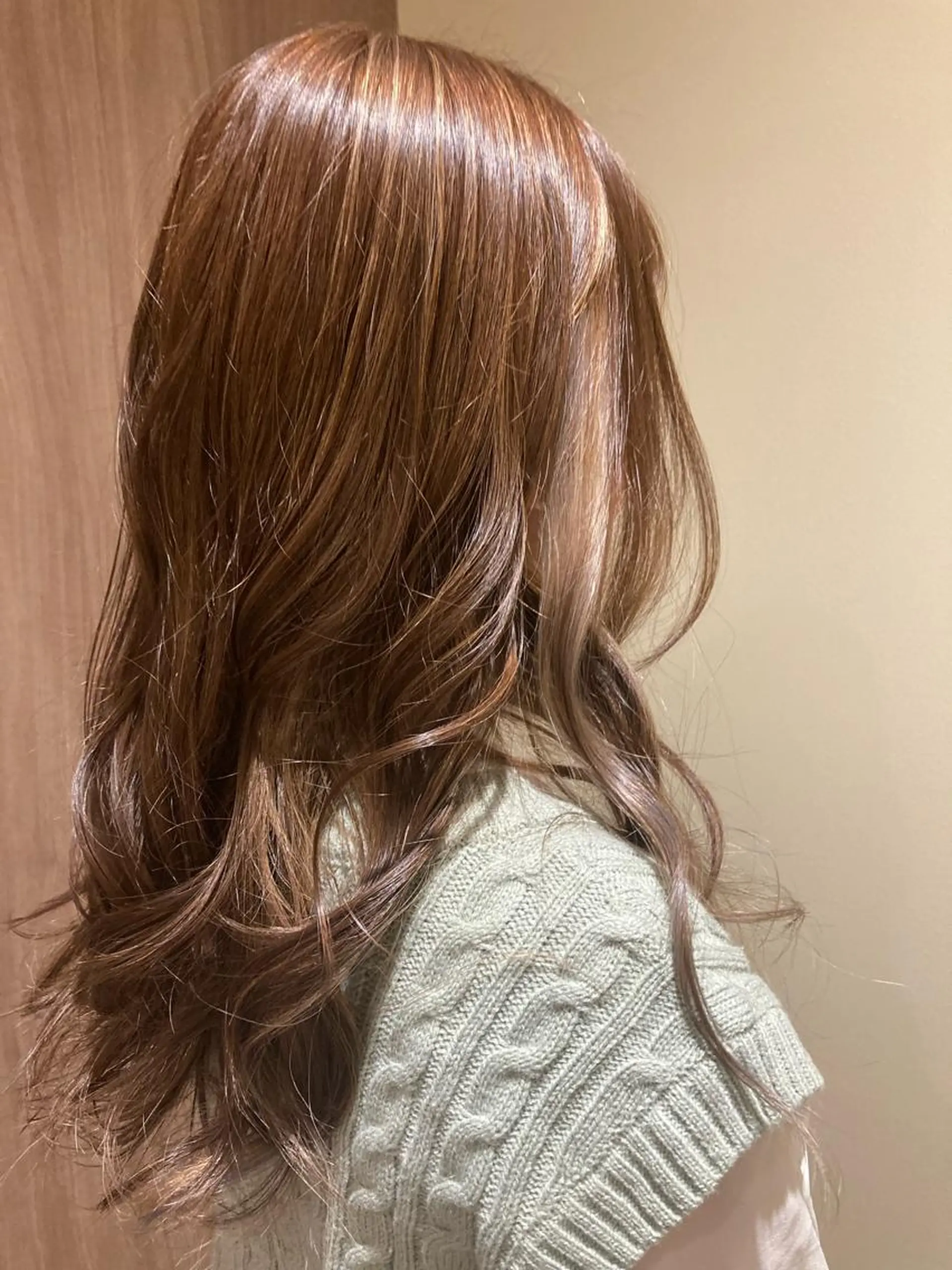 ロング カラー イヤリングカラー ハイライトカラー ハイライト 野村 ゆいのヘアスタイル