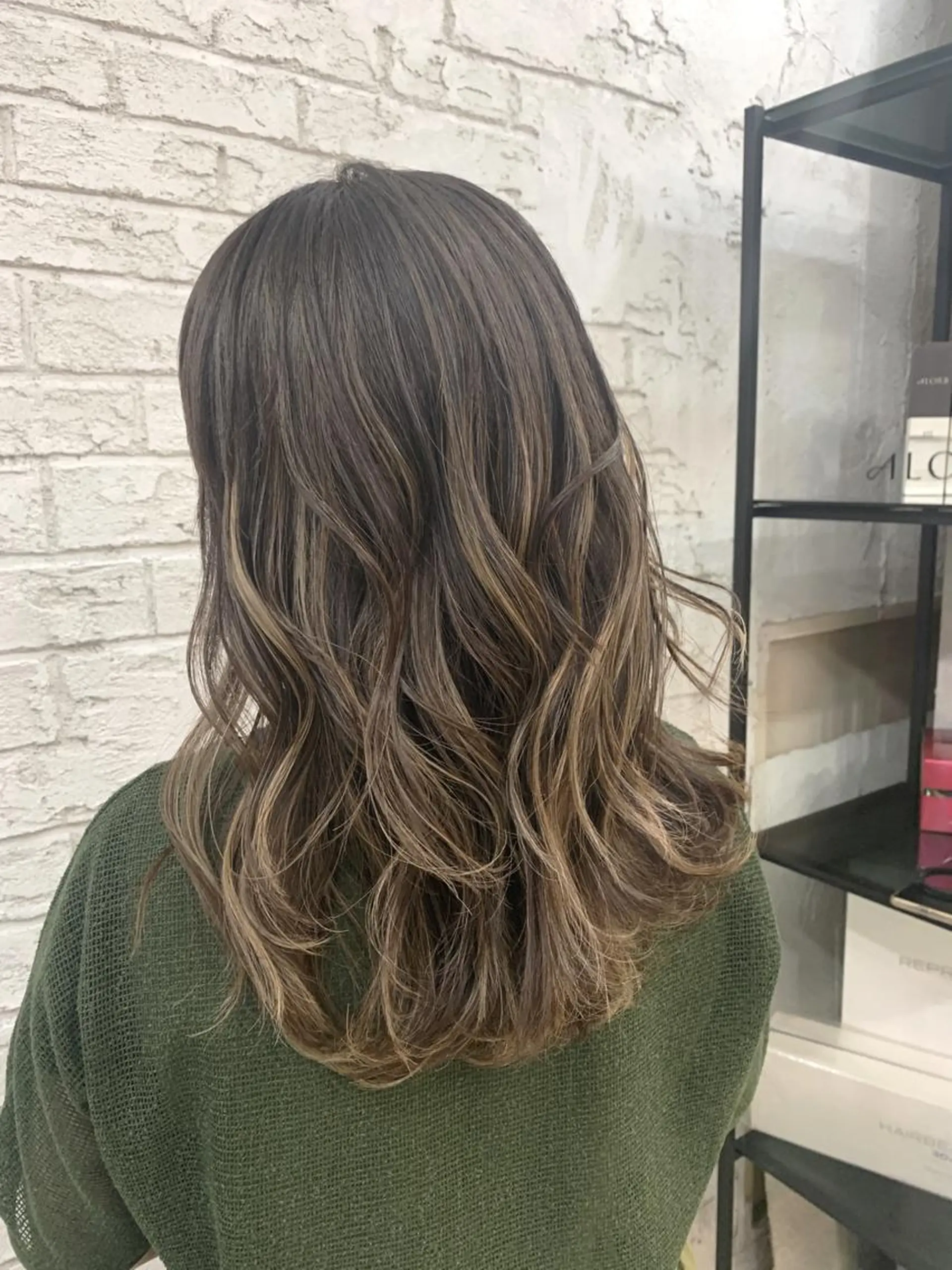 セミロング カラー ベージュカラー ハイライトカラー ハイライト ハイライトカラー＆ ダブルカラー　田口のヘアスタイル